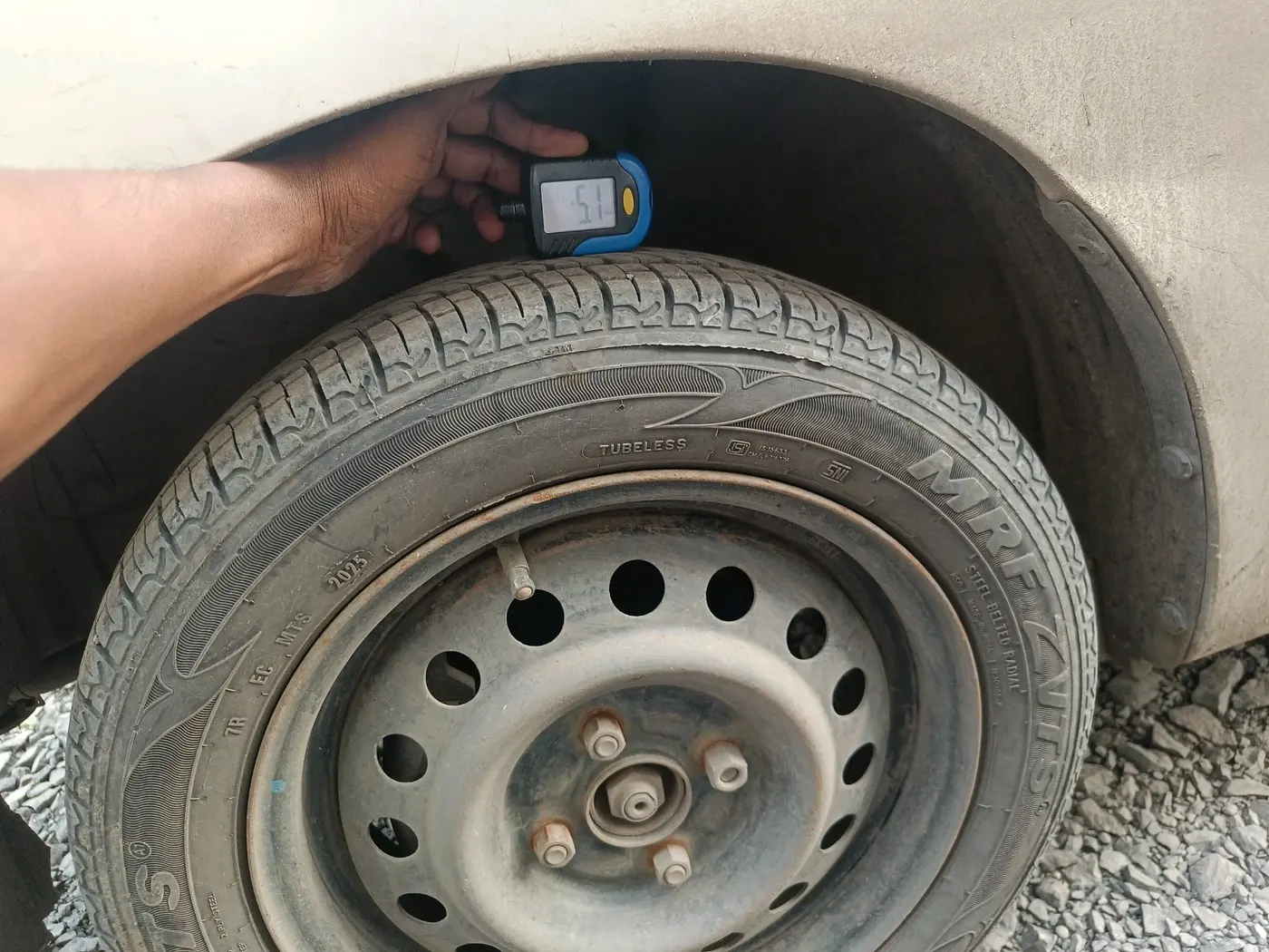 2011 Maruti Wagon R 1.0 VXI, CNG, Manual, 1,78,395 km, tyre