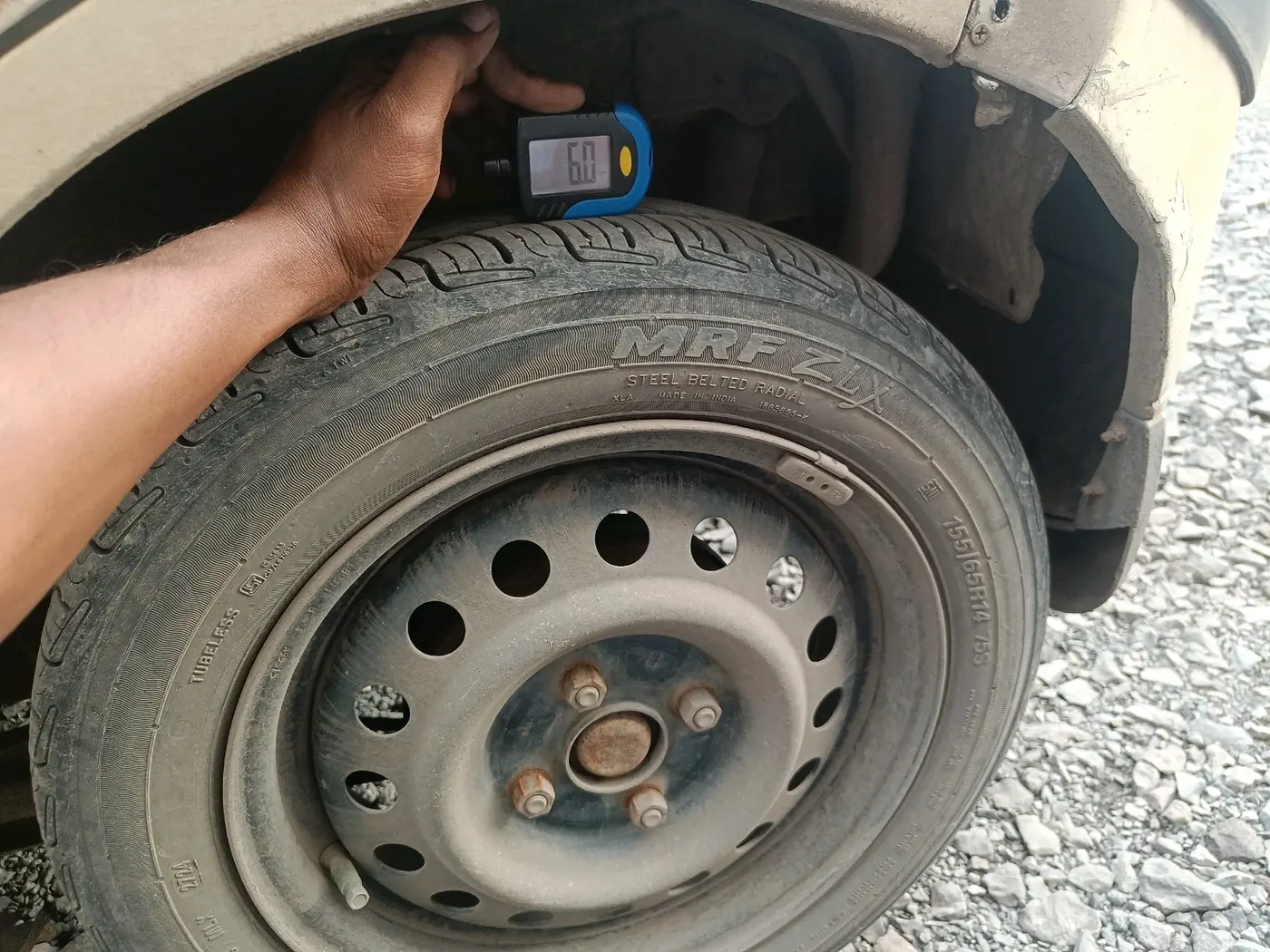 2011 Maruti Wagon R 1.0 VXI, CNG, Manual, 1,78,395 km, tyre