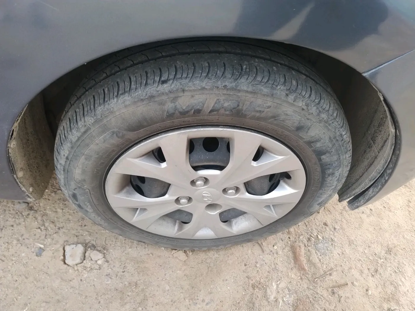 2013 Hyundai Grand i10 MAGNA 1.2 KAPPA VTVT, CNG, Manual, 1,04,764 km, tyre