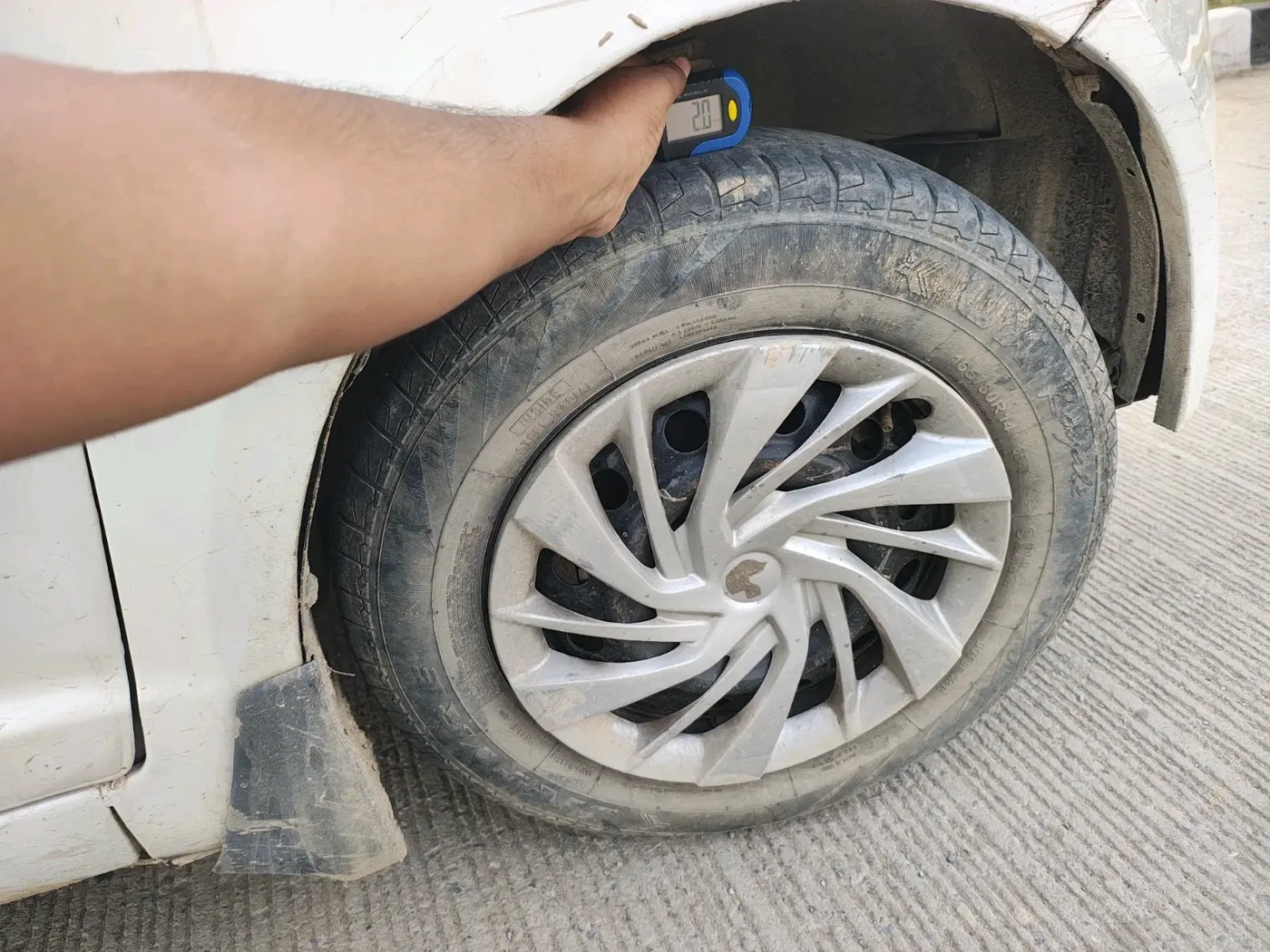 2011 Maruti Swift Dzire VXI, CNG, Manual, 93,532 km, tyre
