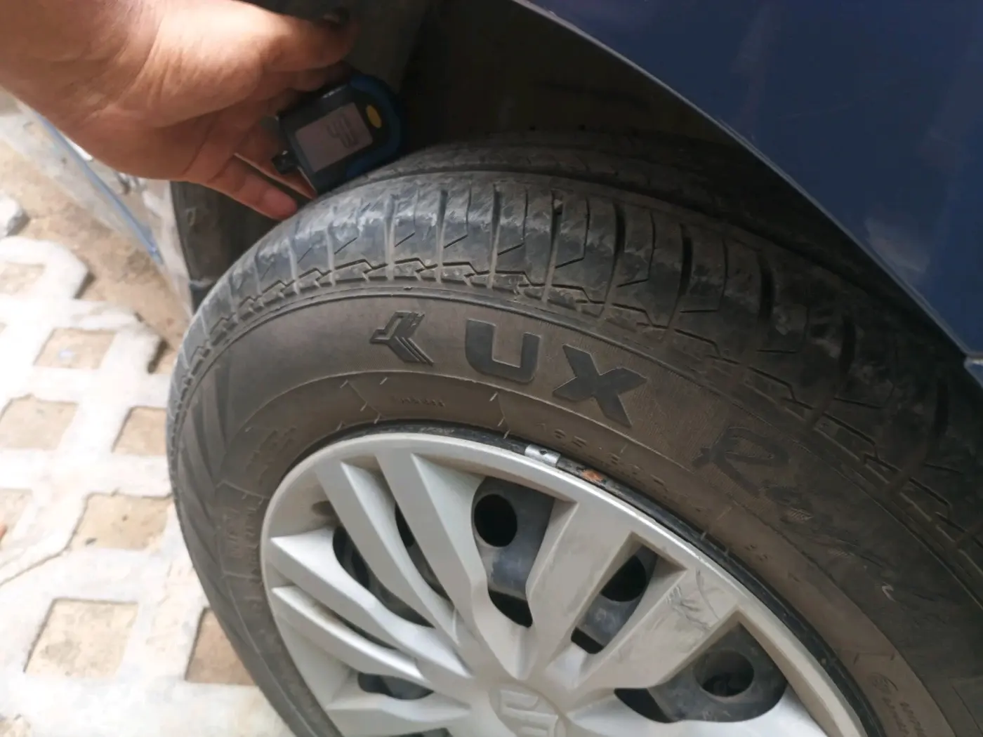 2022 Maruti Dzire VXI CNG, CNG, Manual, 41,869 km, tyre