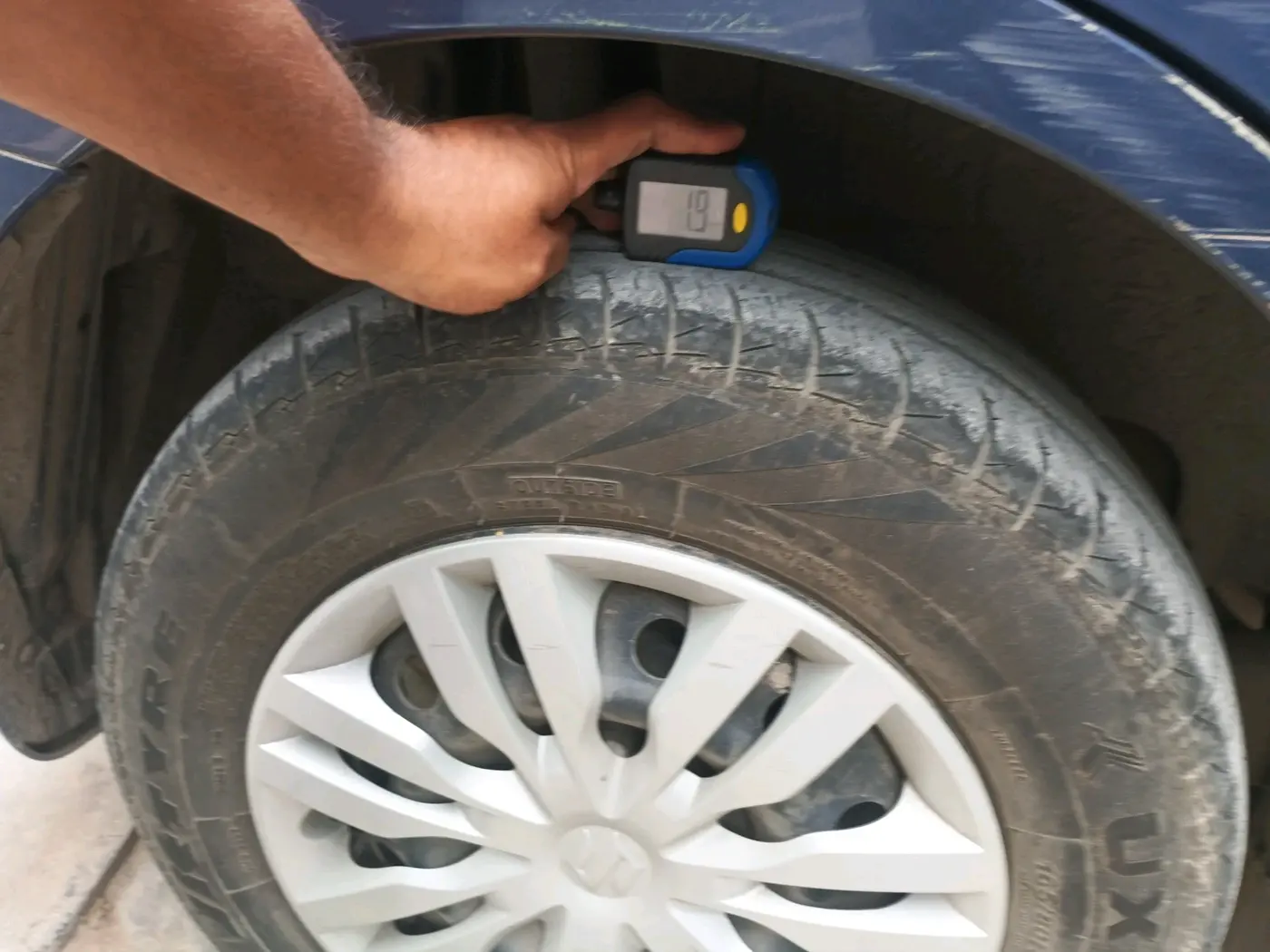 2022 Maruti Dzire VXI CNG, CNG, Manual, 41,869 km, tyre