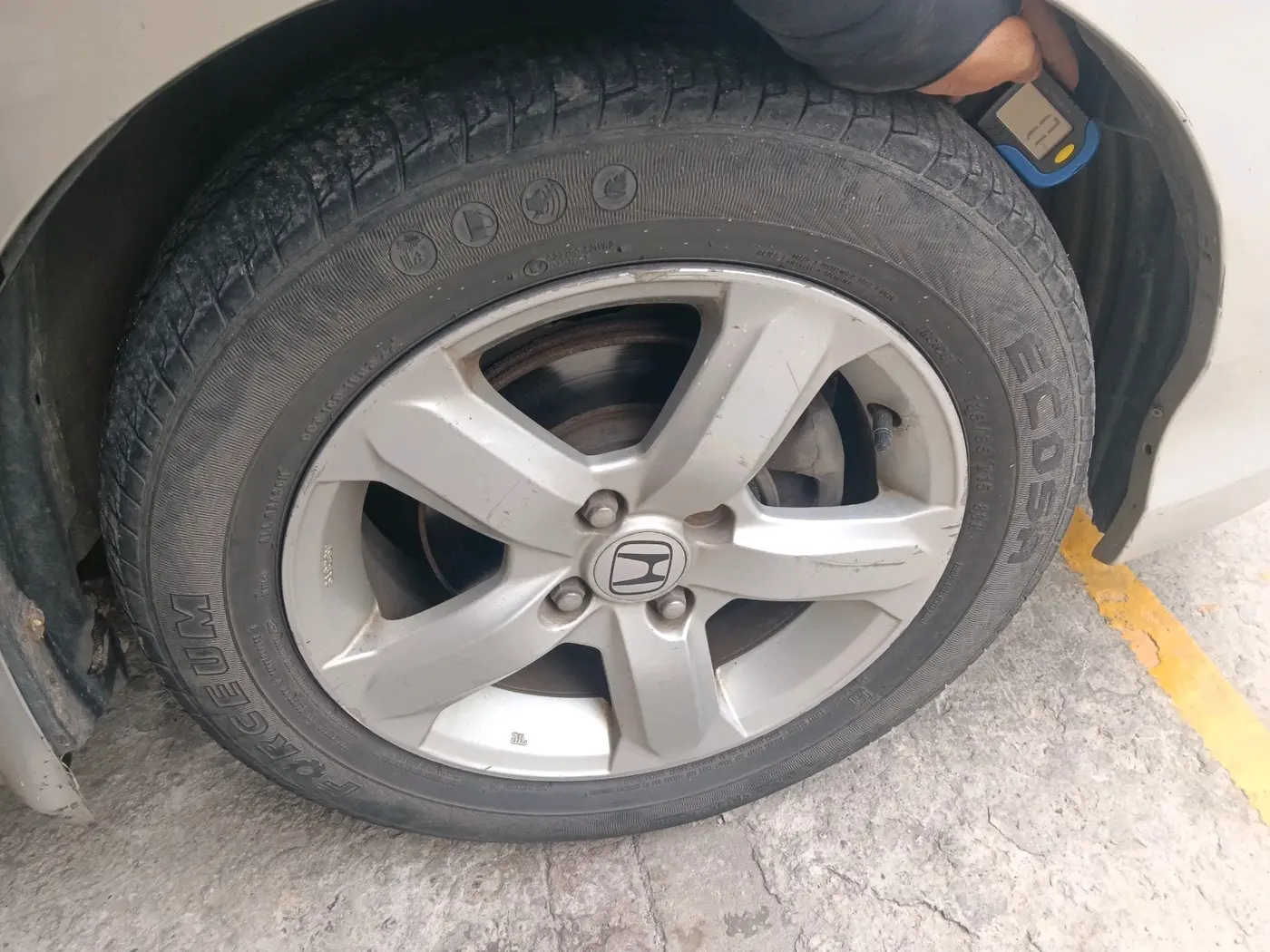 2011 Honda City 1.5L I-VTEC V AT, Petrol, Automatic, 1,36,569 km, tyre