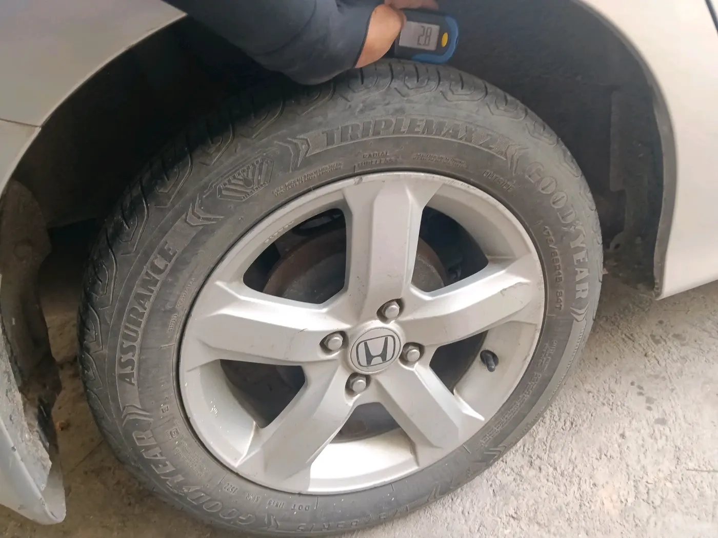2011 Honda City 1.5L I-VTEC V AT, Petrol, Automatic, 1,36,569 km, tyre
