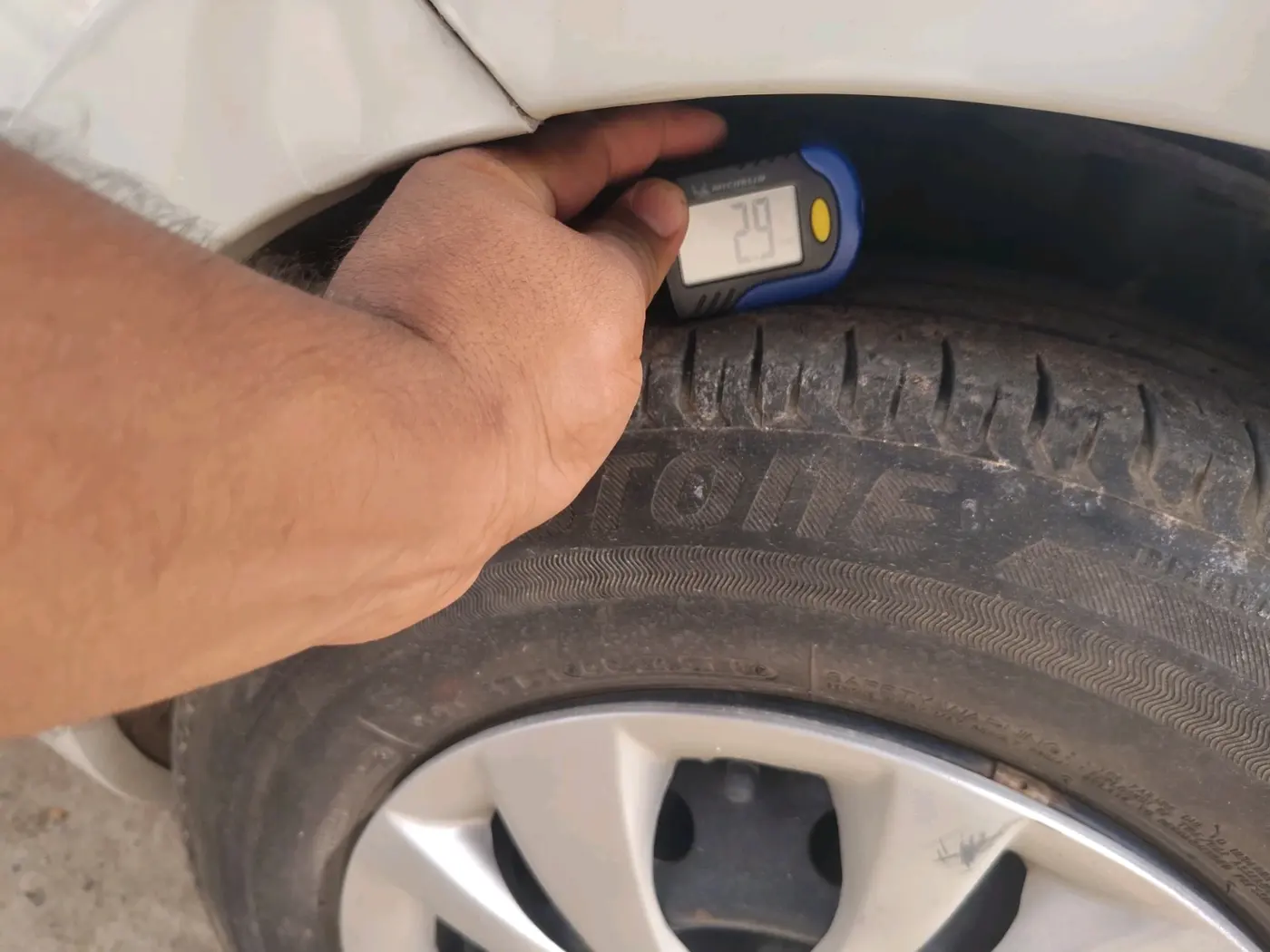 2018 Maruti Dzire VXI, Petrol, Manual, 45,949 km, tyre