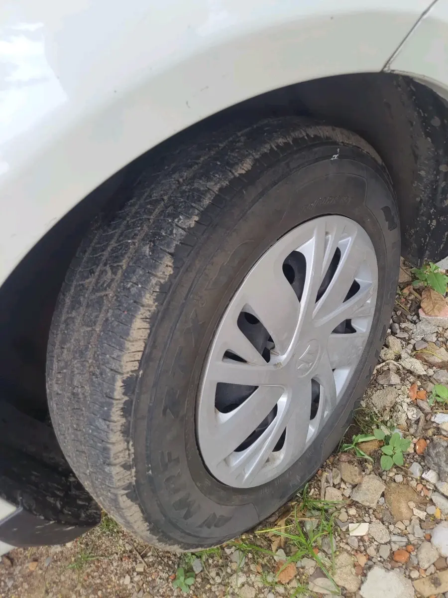 2017 Maruti Swift VDI (O), Diesel, Manual, 76,000 km, tyre