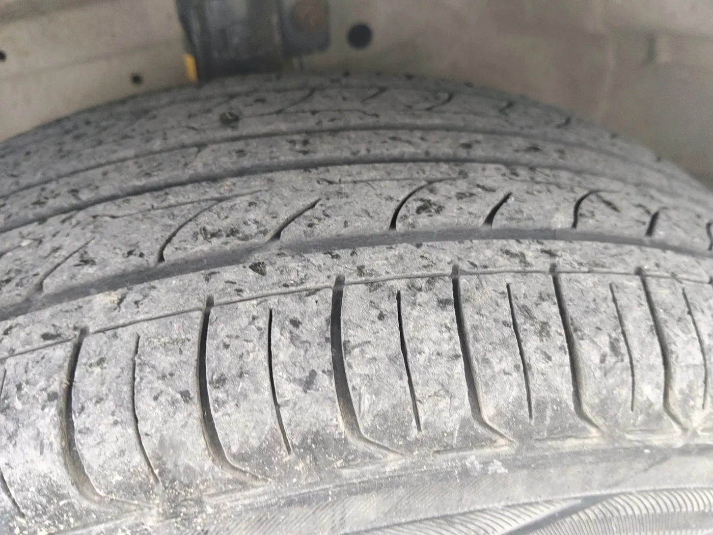 2013 Maruti Ertiga VXI, CNG, Manual, 1,03,817 km, tyre