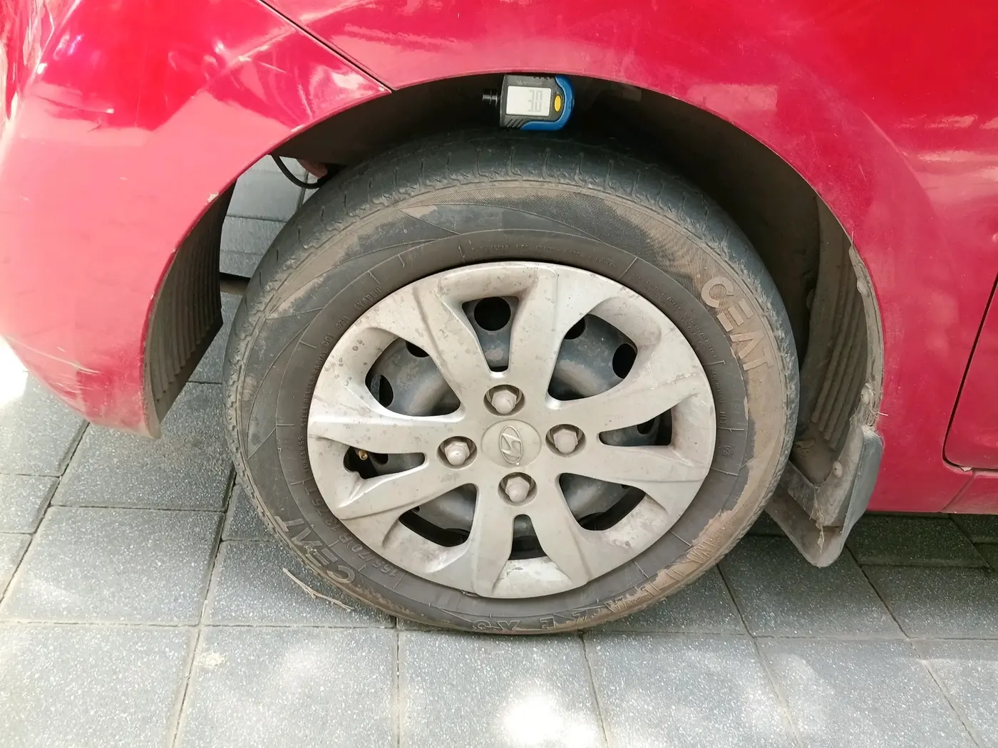 2015 Hyundai Eon SPORTZ, Petrol, Manual, 70,585 km, tyre