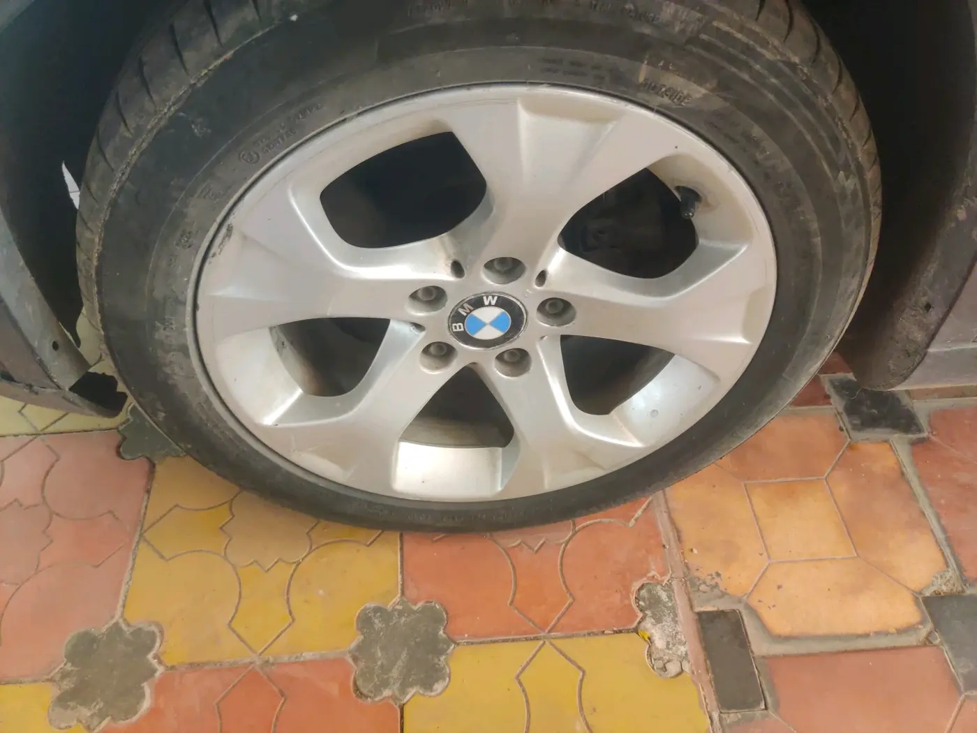 2012 BMW X1 sDrive20d, Diesel, Automatic, 1,20,871 km, tyre
