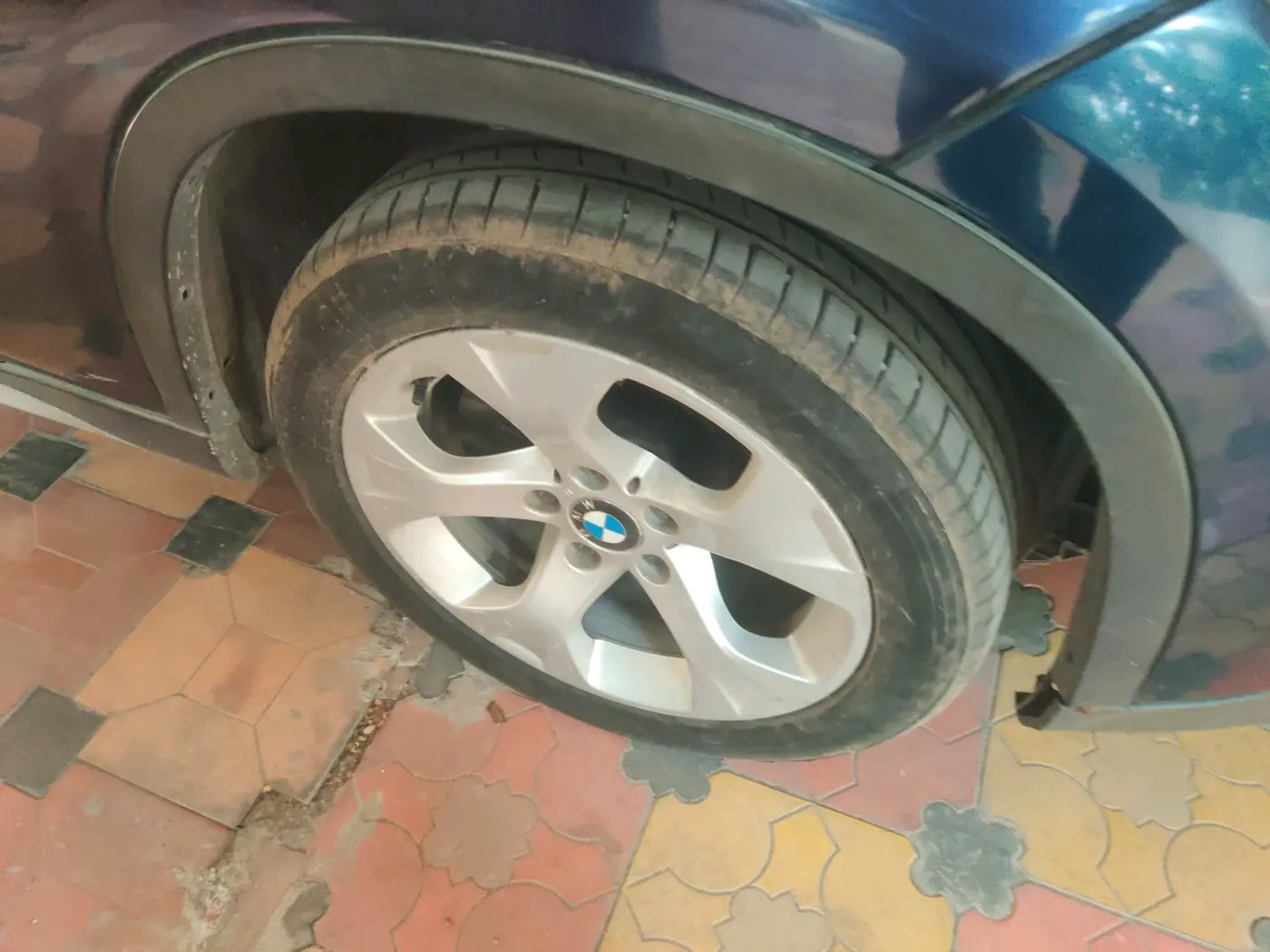 2012 BMW X1 sDrive20d, Diesel, Automatic, 1,20,871 km, tyre