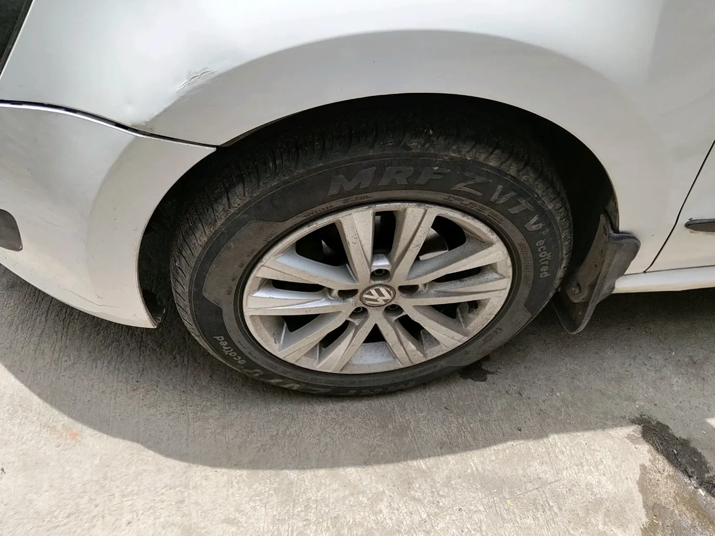 2014 Volkswagen Polo HIGHLINE DIESEL, Diesel, Manual, 1,47,449 km, tyre