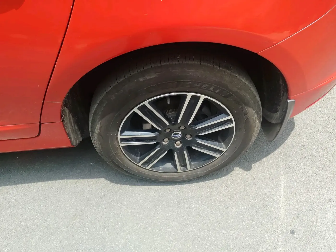 2014 Volvo XC 60 D4 SUMMUM, Diesel, Automatic, 1,66,314 km, tyre