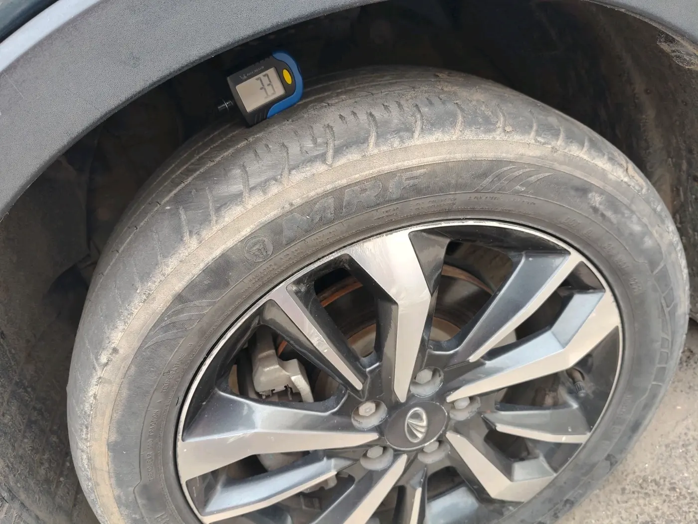 2021 Mahindra XUV300 W8 (O) 1.5 DIESEL AMT, Diesel, Automatic, 1,14,226 km, tyre