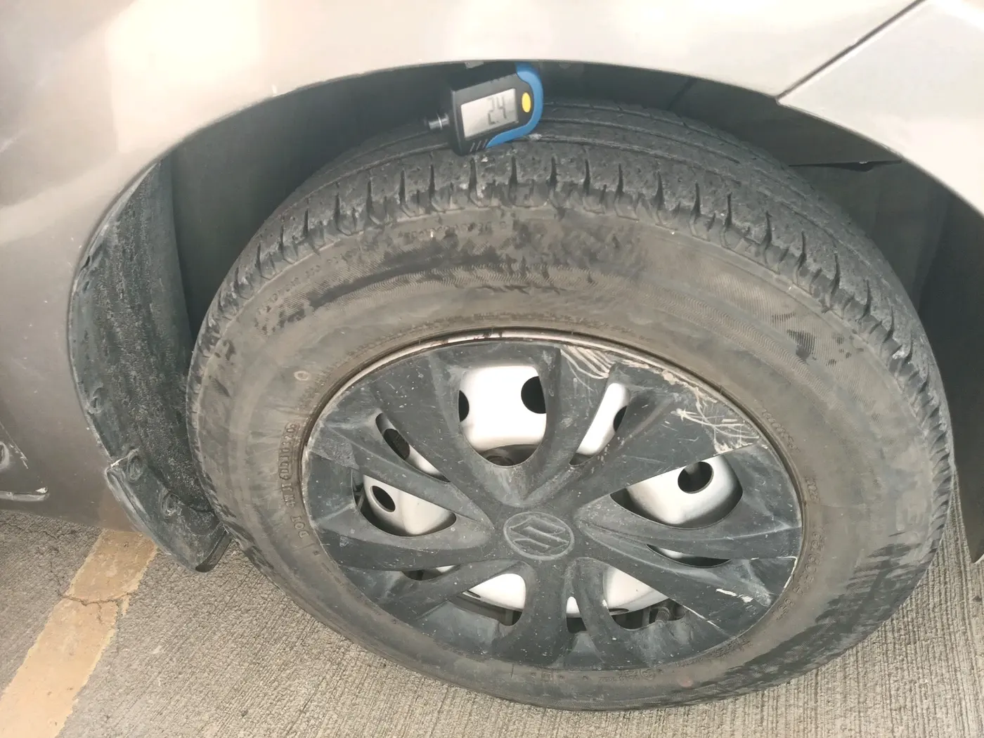 2020 Maruti Swift LXI, Petrol, Manual, 90,619 km, tyre