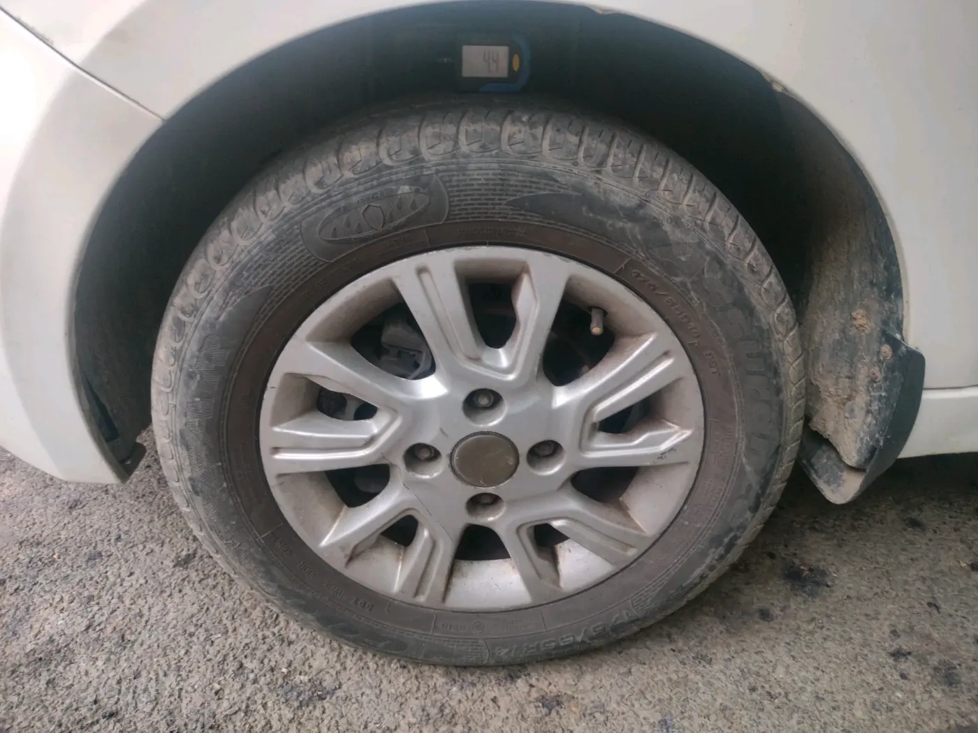 2016 Tata Tiago XZ PETROL, Petrol, Manual, 61,346 km, tyre
