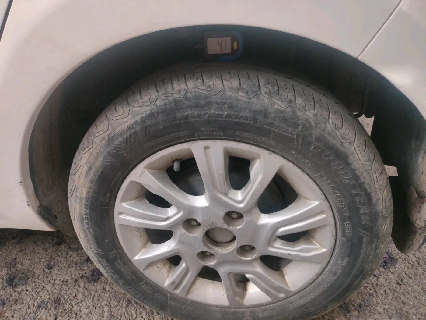2016 Tata Tiago XZ PETROL, Petrol, Manual, 61,346 km, tyre