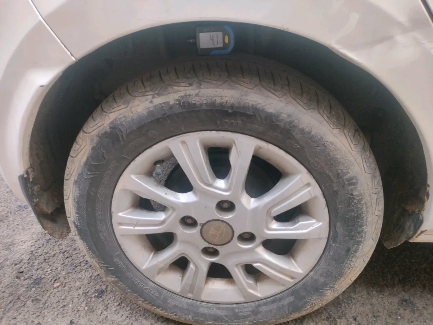 2016 Tata Tiago XZ PETROL, Petrol, Manual, 61,346 km, tyre