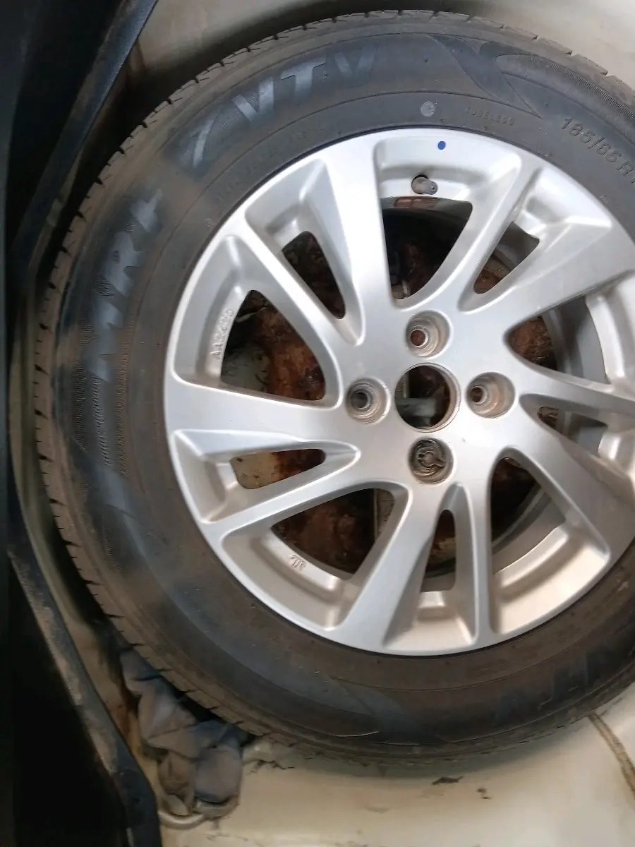 2012 Maruti Swift ZDI, Diesel, Manual, 1,23,370 km, tyre
