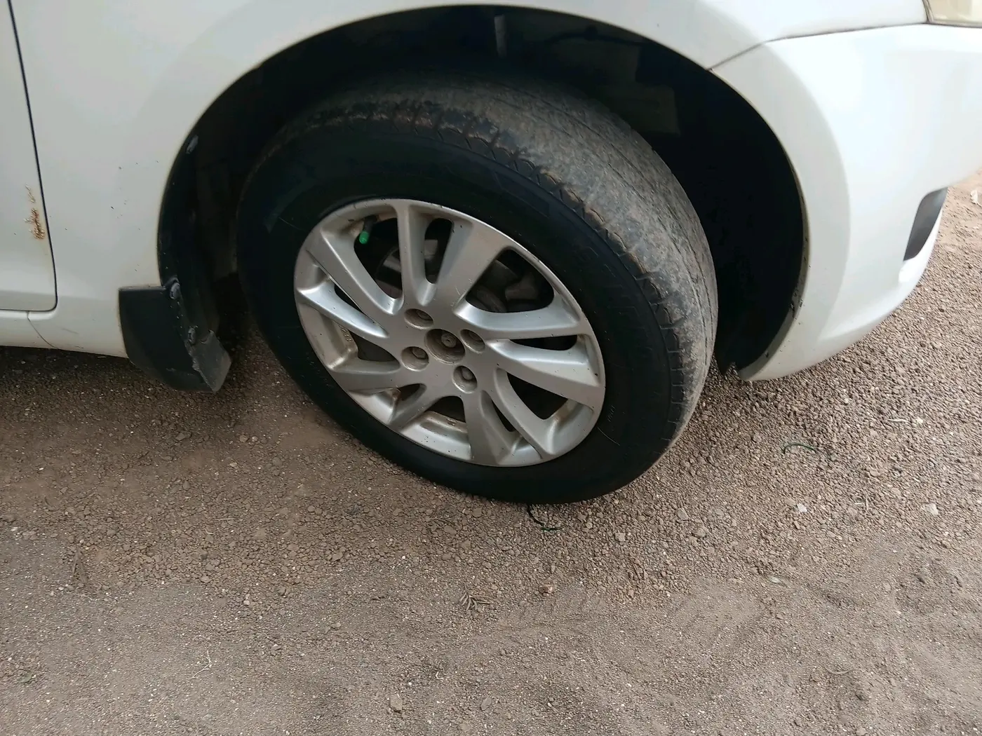 2012 Maruti Swift ZDI, Diesel, Manual, 1,23,370 km, tyre