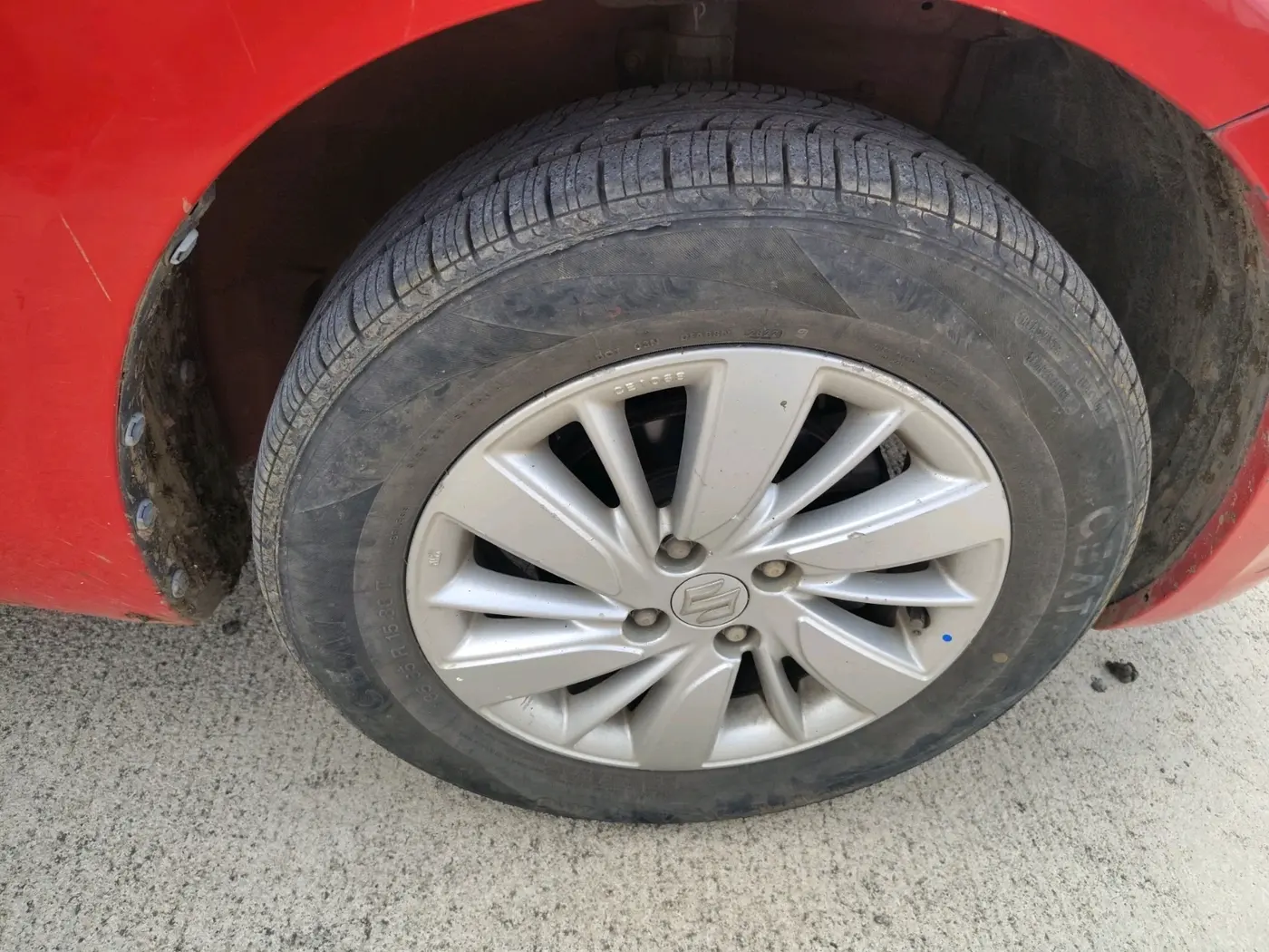 2016 Maruti Swift ZXI, Petrol, Manual, 48,830 km, tyre