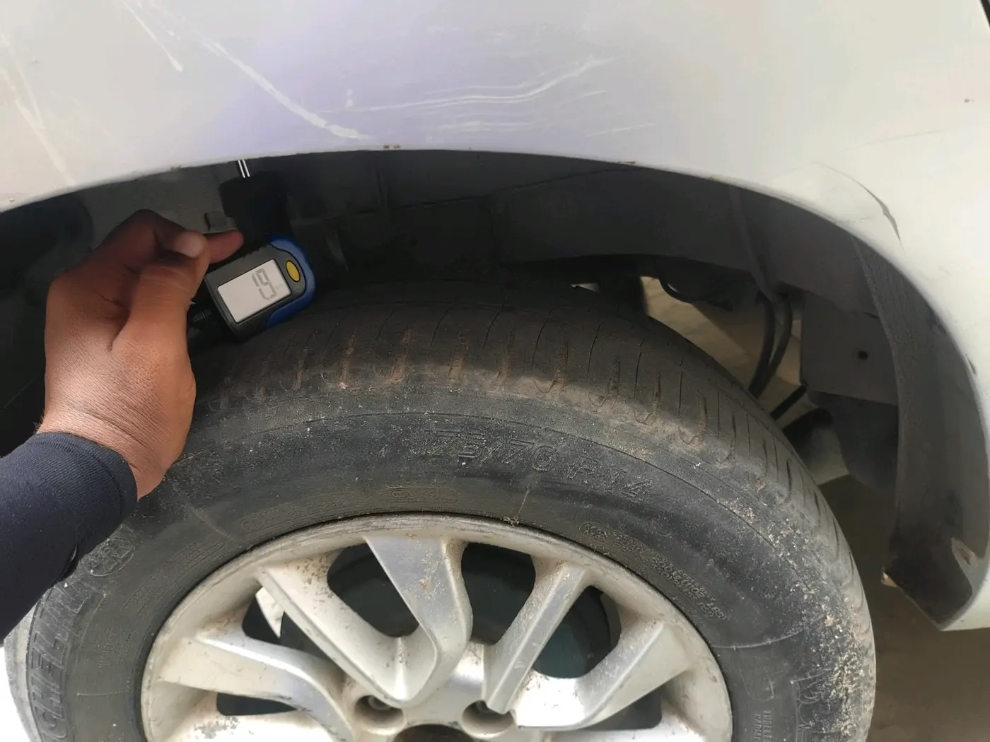 2016 Mahindra Kuv100 K2 D 6 STR, Diesel, Manual, 84,938 km, tyre