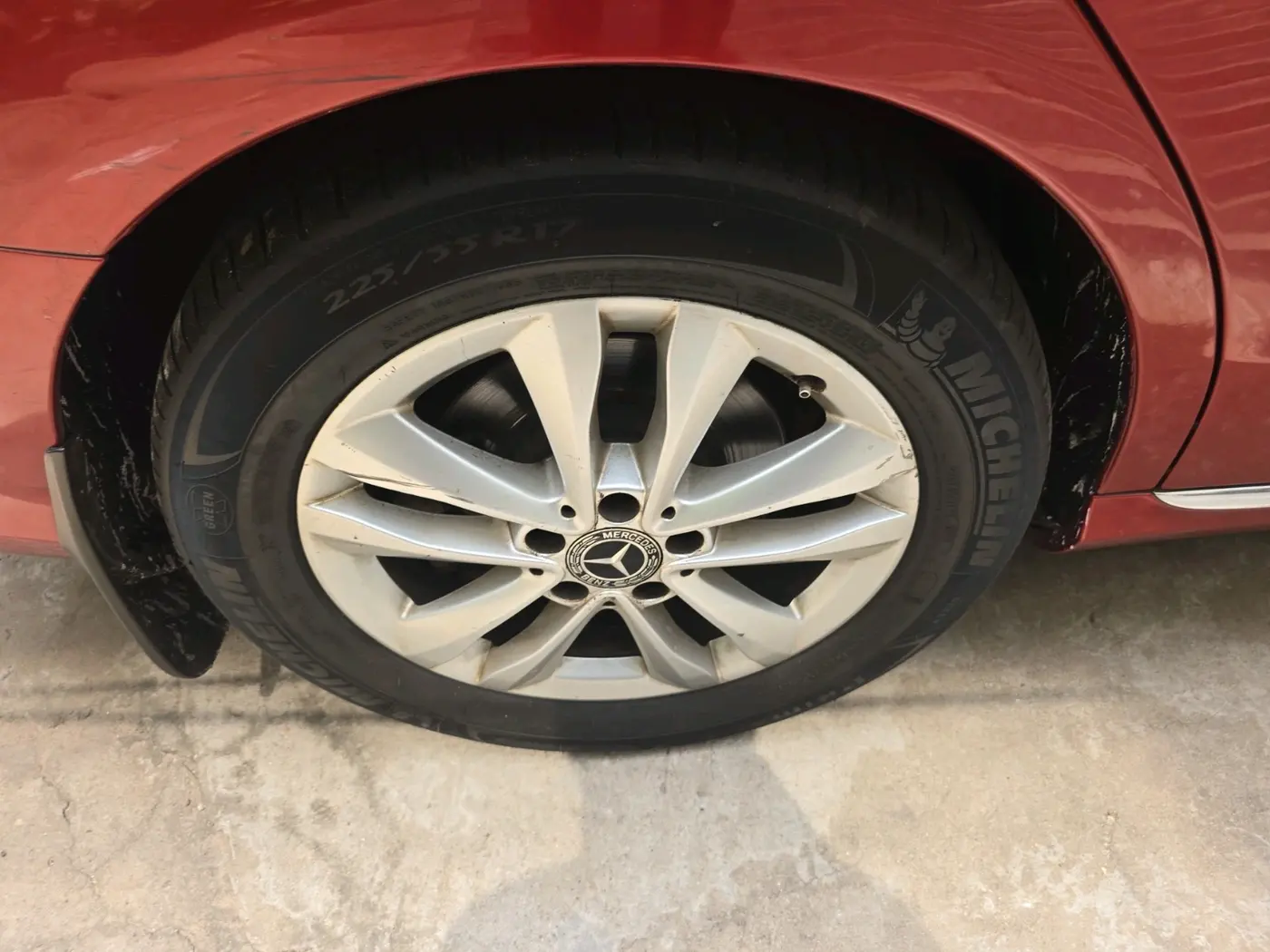 2020 Mercedes Benz C Class 200 K CLASSIC, Petrol, Automatic, 1,18,497 km, tyre