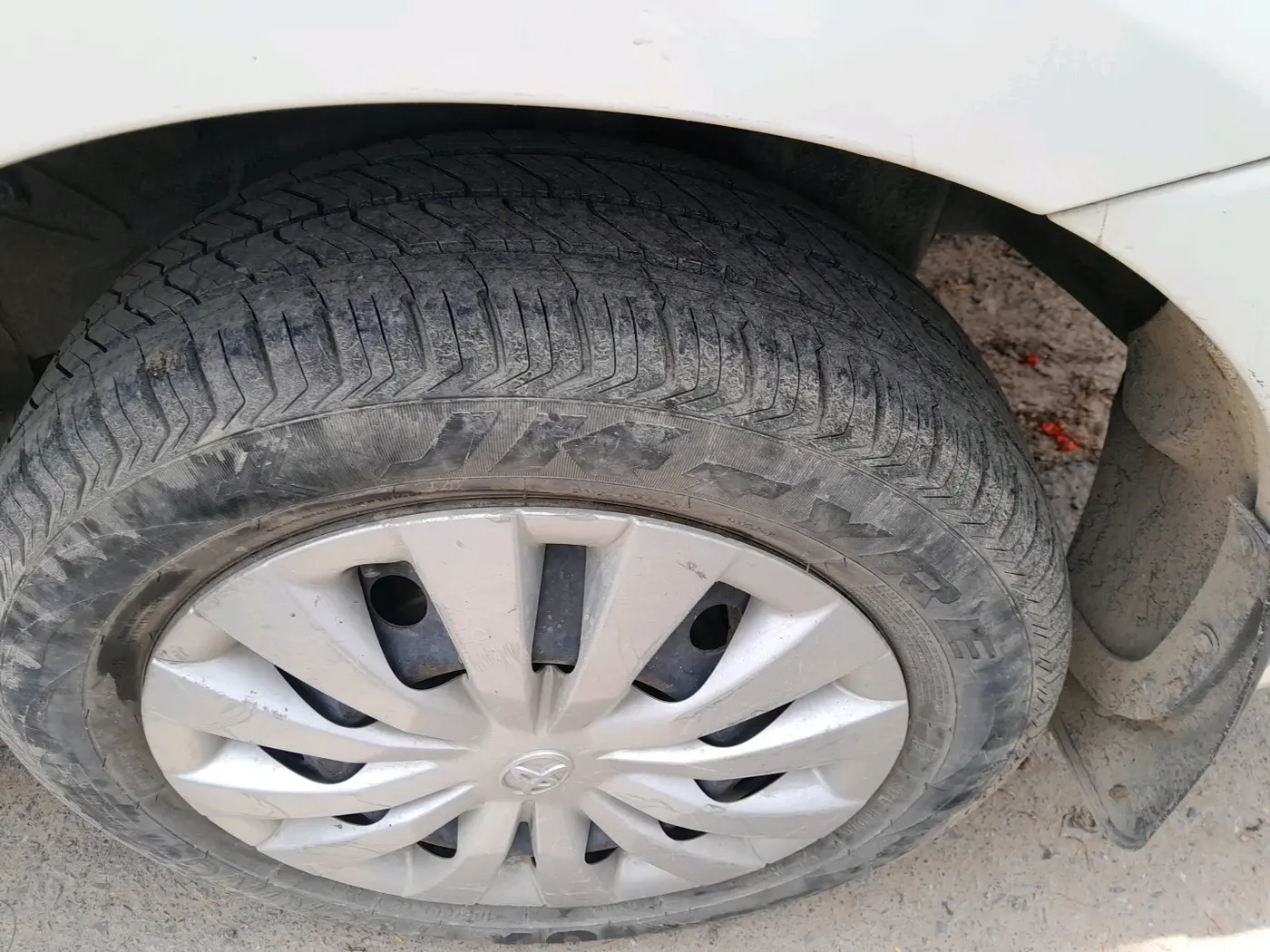 2015 Toyota Etios G, Petrol, Manual, 68,966 km, tyre