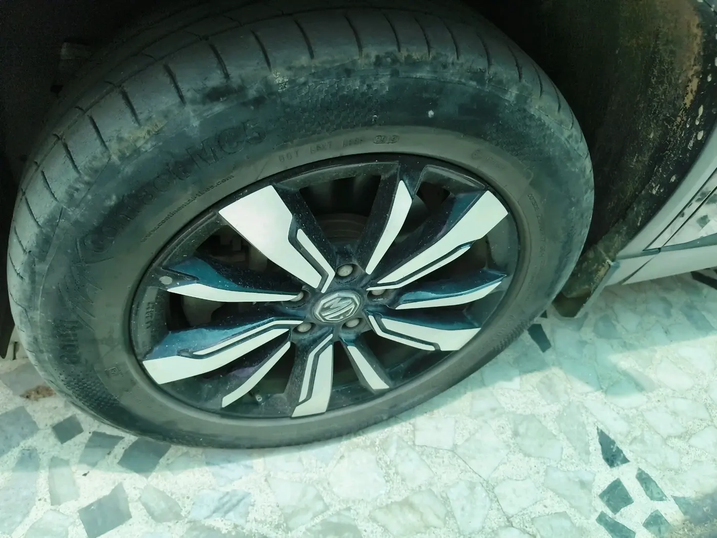 2019 MG HECTOR SHARP 1.5 DCT PETROL DUAL TONE, Petrol, Automatic, 26,711 km, tyre
