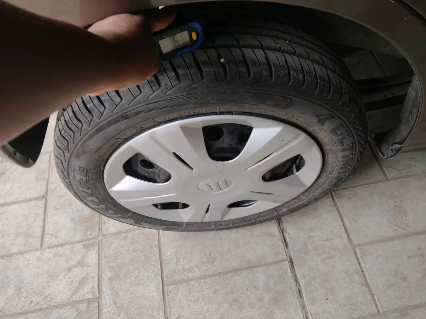 2018 Maruti Wagon R 1.0 VXI, Petrol, Manual, 14,252 km, tyre