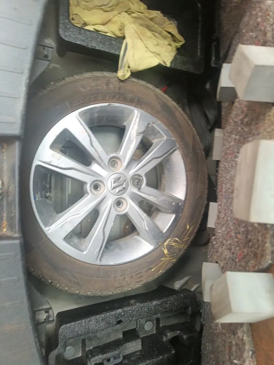 2013 Maruti Wagon R Stingray VXI, Petrol, Manual, 73,019 km, tyre