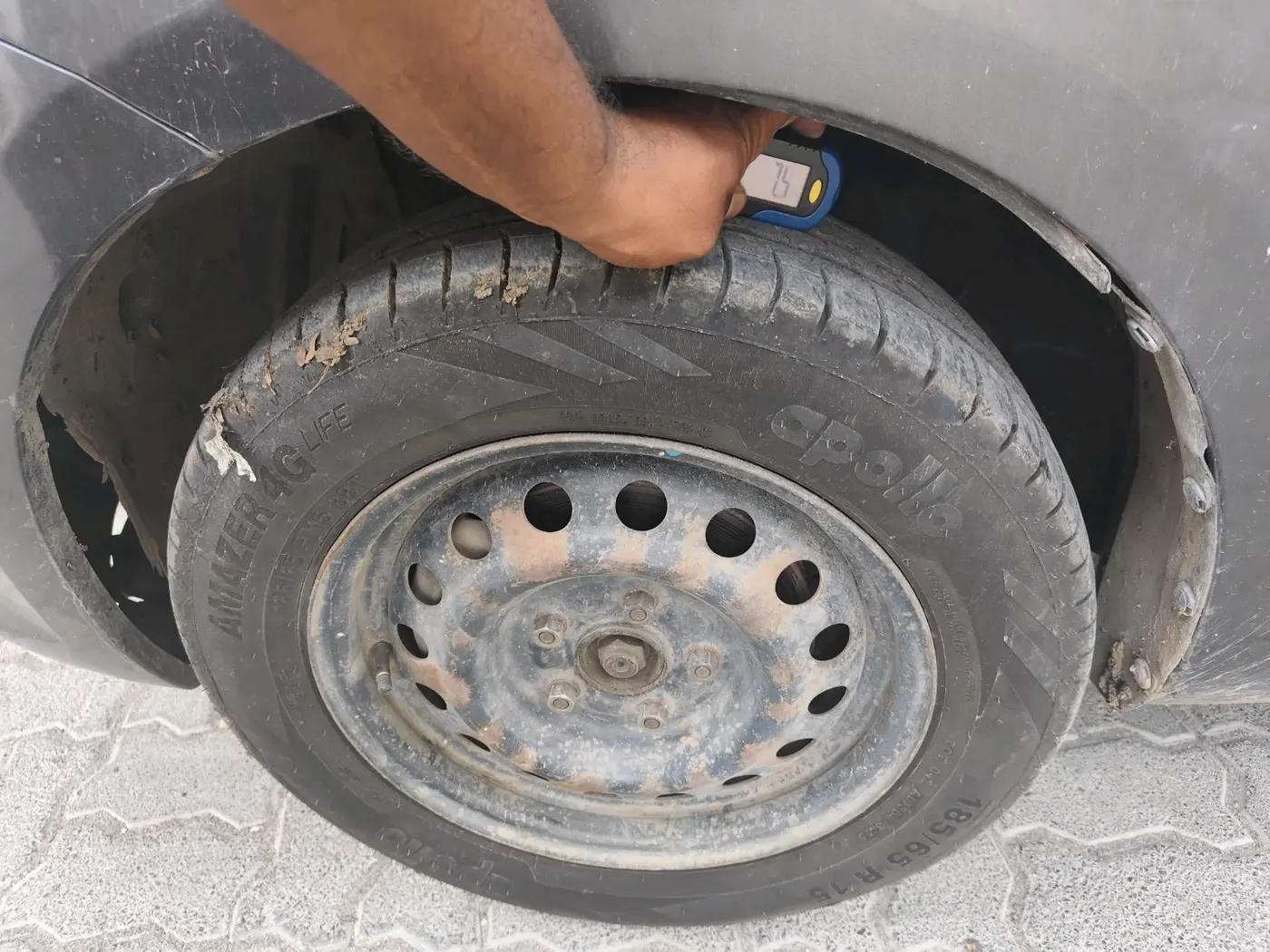 2015 Maruti Ertiga VXI, Petrol, Manual, 1,30,857 km, tyre