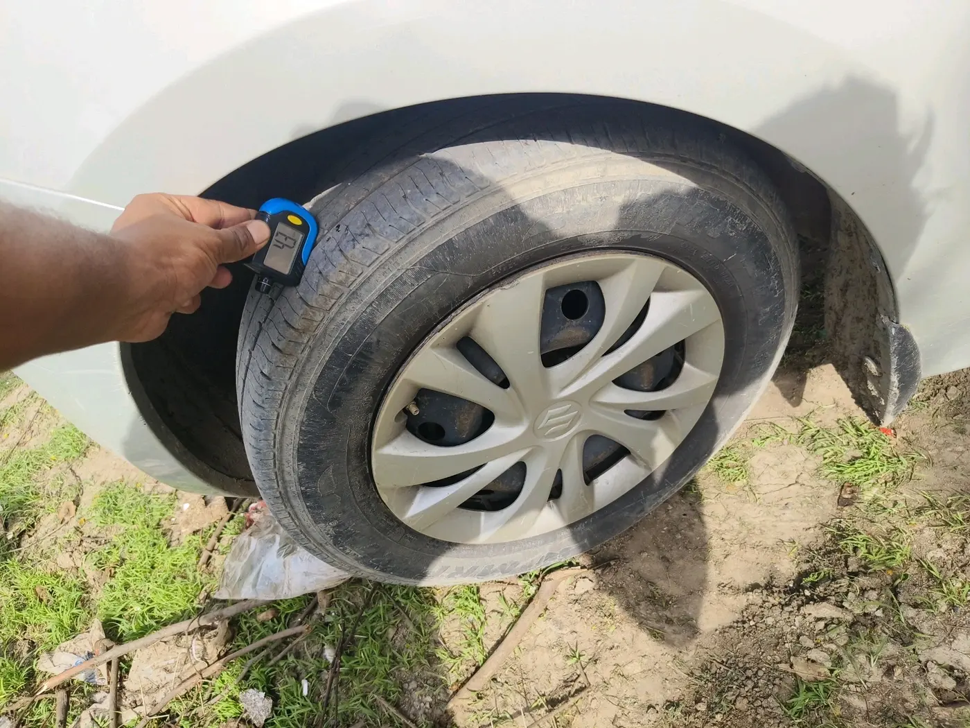 2018 Maruti Swift VXI AMT, CNG, Automatic, 1,46,432 km, tyre