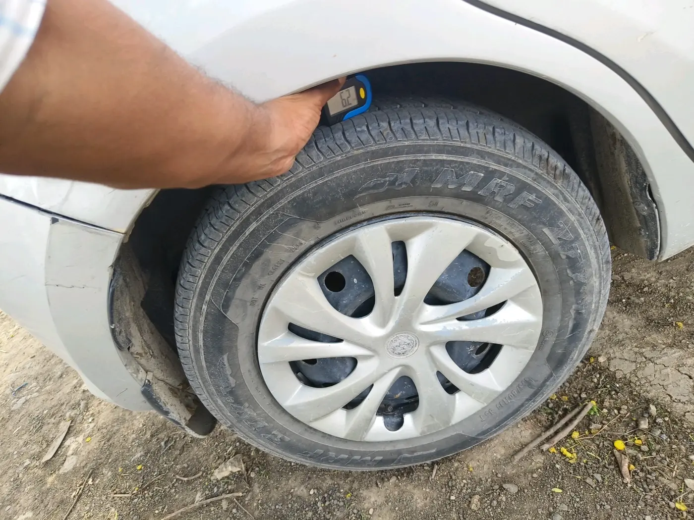 2018 Maruti Swift VXI AMT, CNG, Automatic, 1,46,432 km, tyre