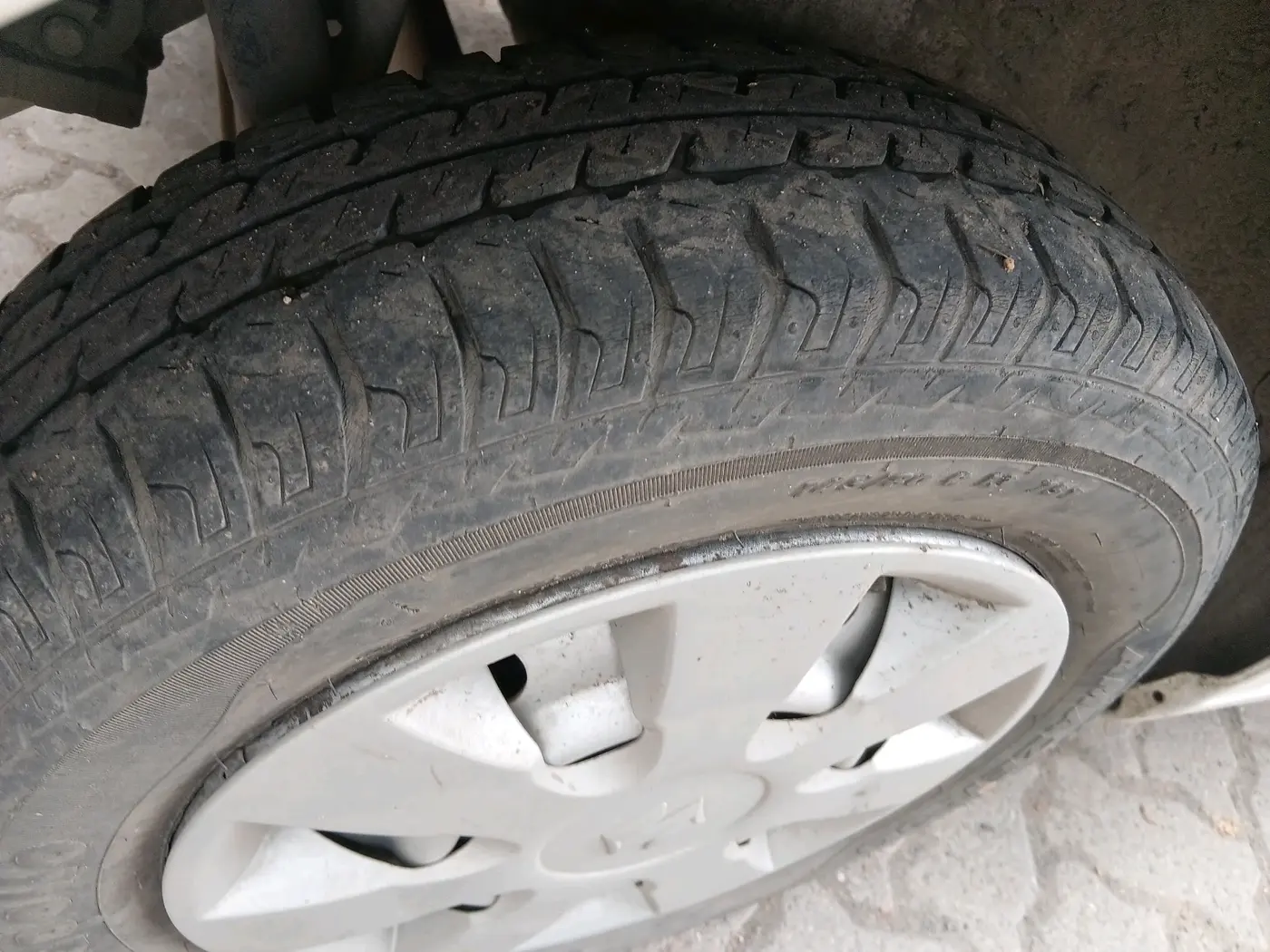 2013 Maruti Wagon R 1.0 LXI, Petrol, Manual, 44,673 km, tyre