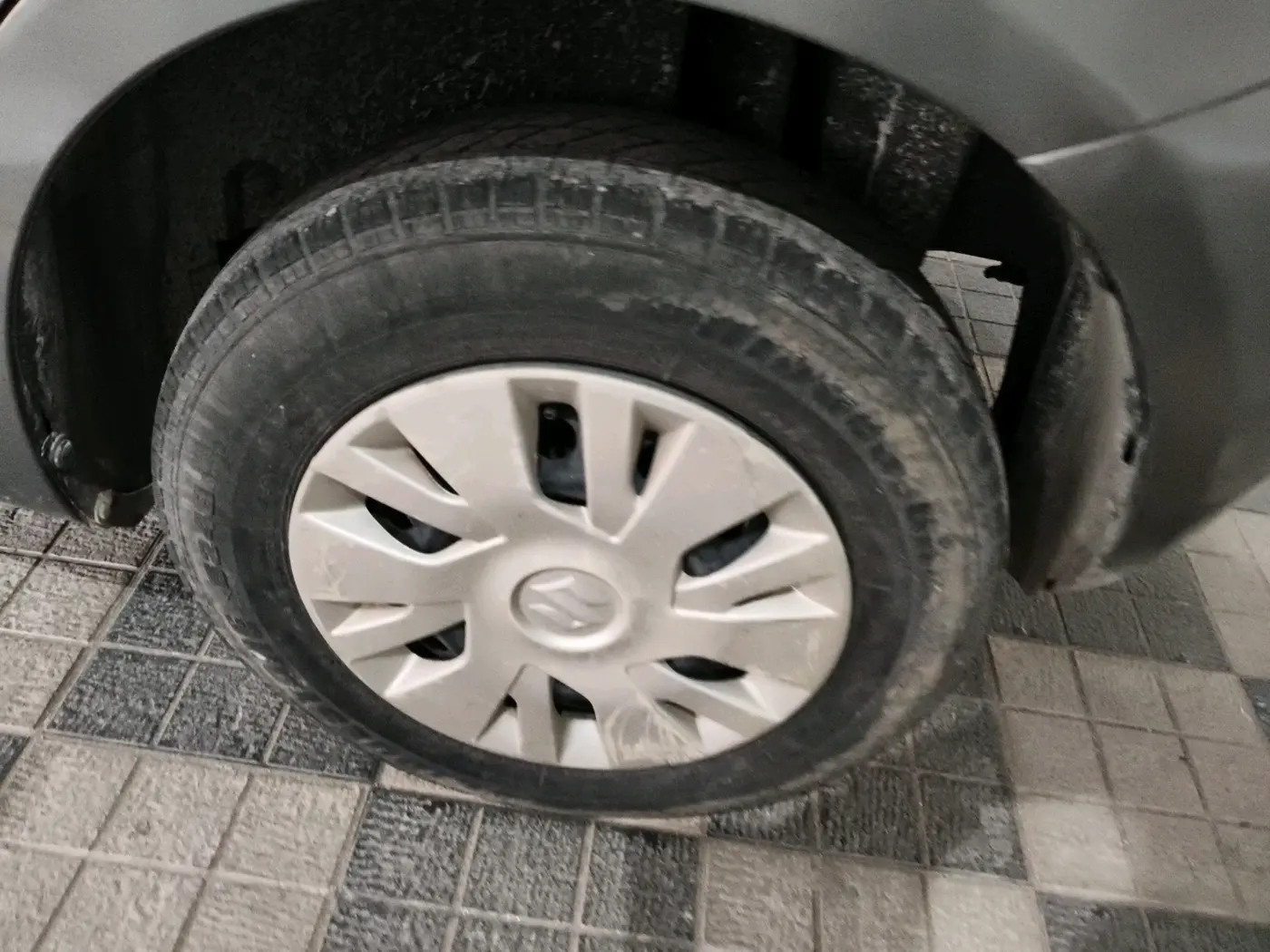 2014 Maruti Swift VXI, Petrol, Manual, 32,122 km, tyre