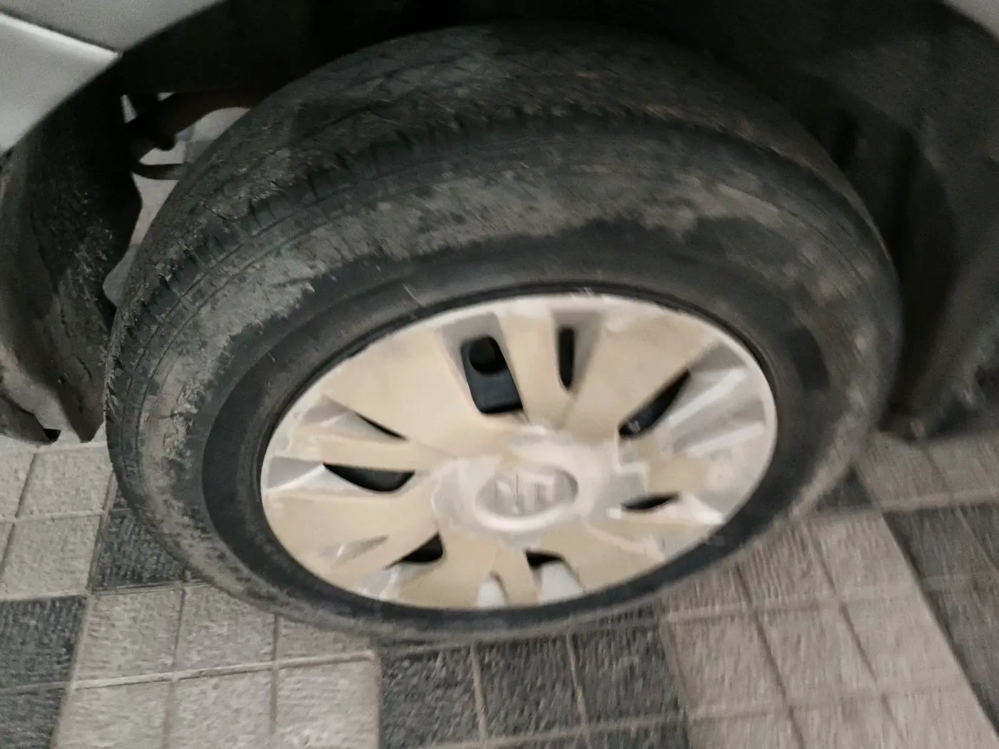 2014 Maruti Swift VXI, Petrol, Manual, 32,122 km, tyre