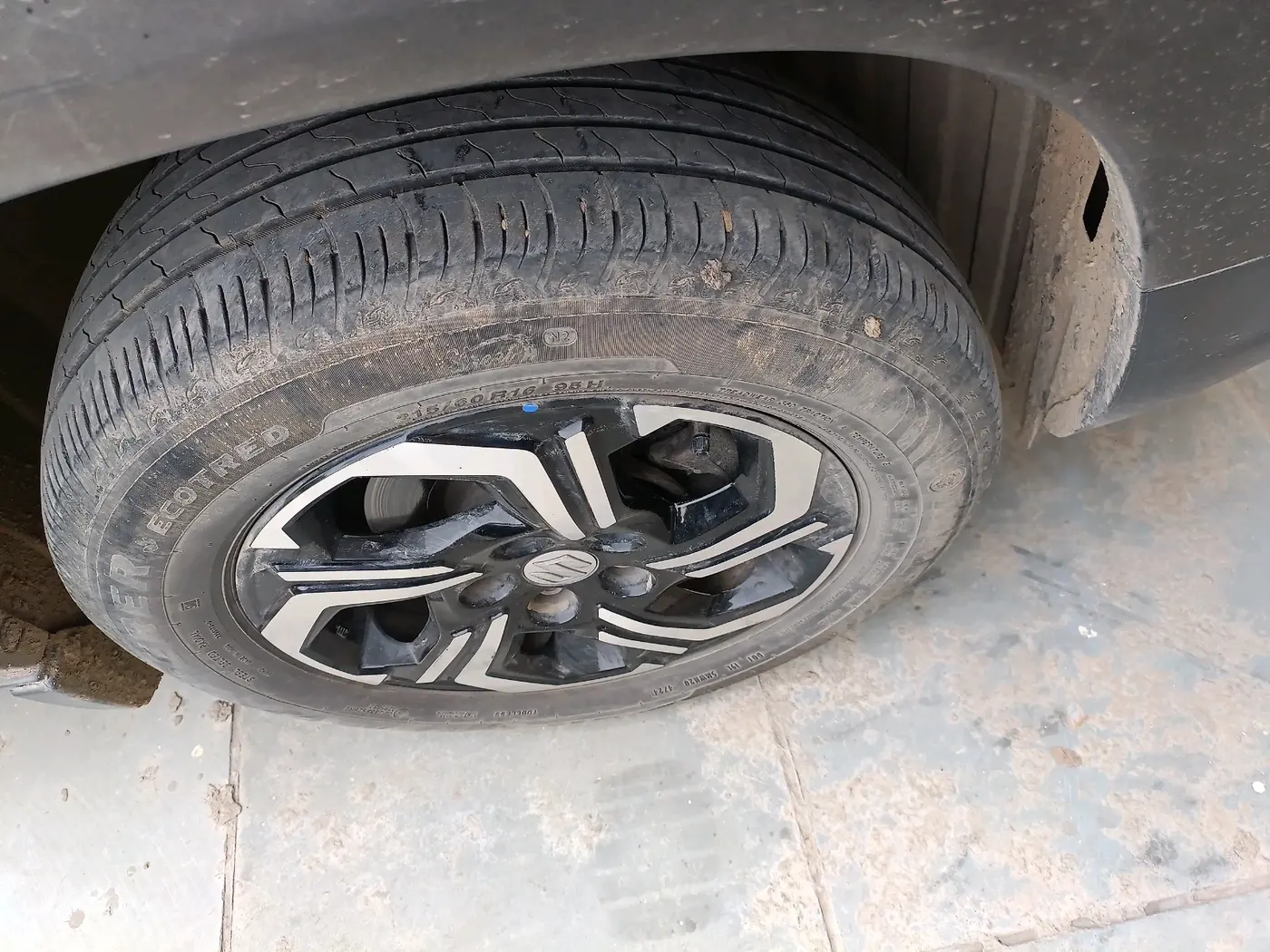 2024 Maruti BREZZA LXI S- CNG, CNG, Manual, 55,634 km, tyre