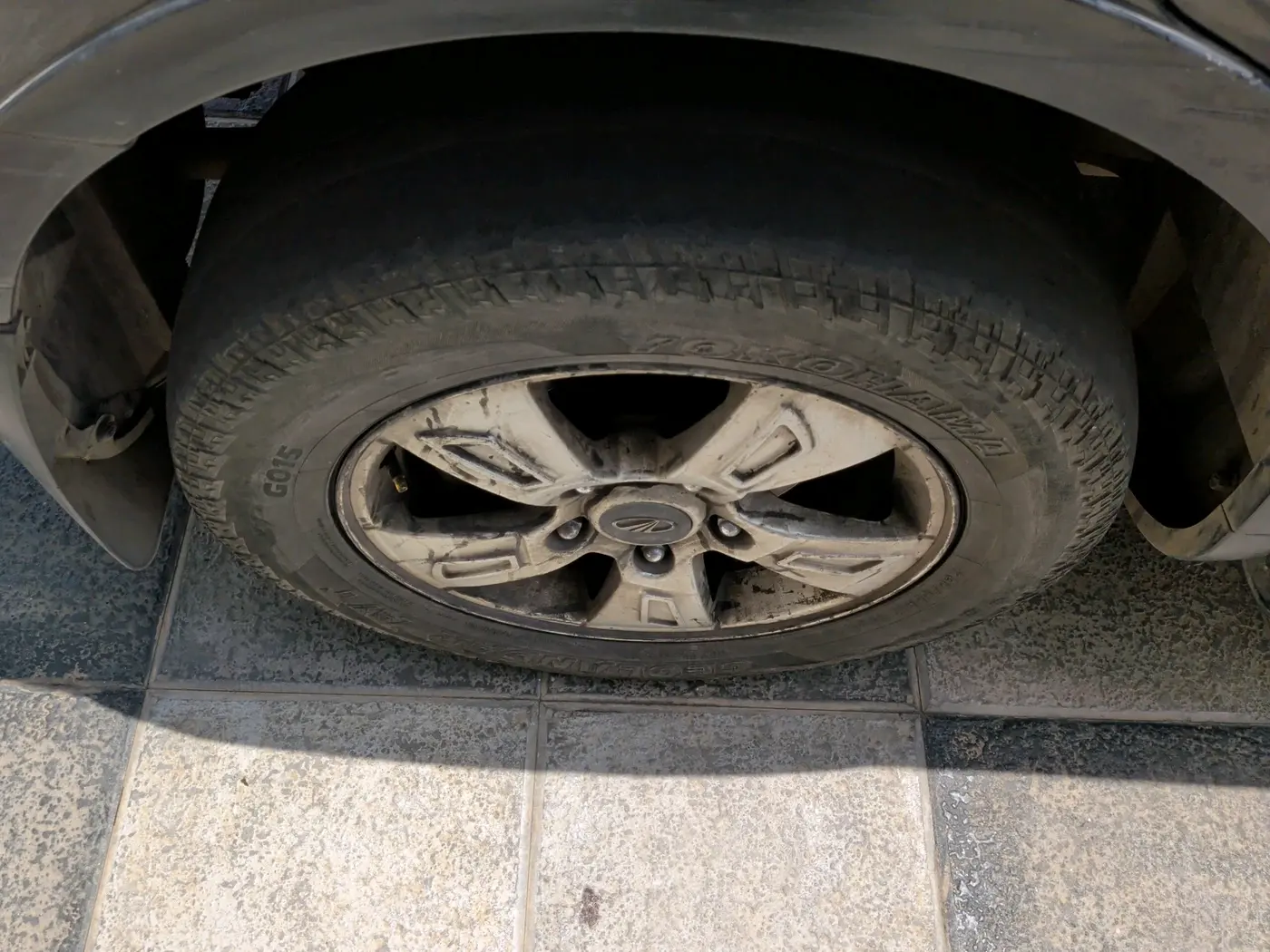 2014 Mahindra XUV500 W8 AWD, Diesel, Manual, 2,14,615 km, tyre