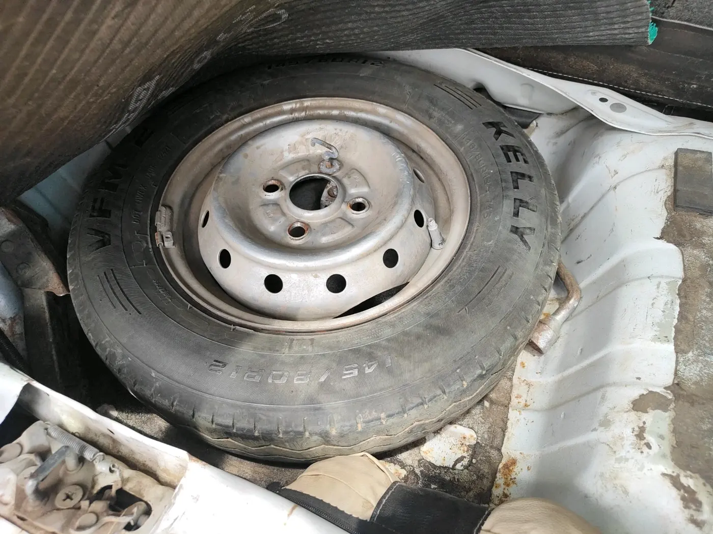 2014 Maruti Alto K10 VXI, Petrol, Manual, 1,09,008 km, tyre