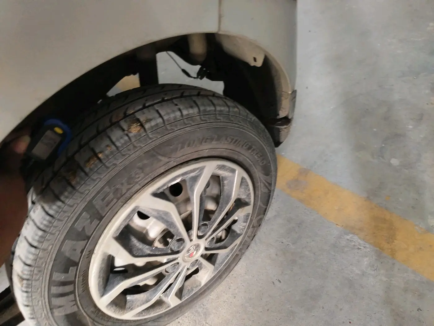 2014 Maruti Wagon R 1.0 LXI LPG, Petrol, Manual, 94,822 km, tyre