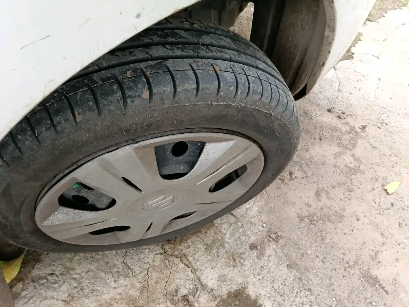 2013 Maruti Wagon R 1.0 VXI, Petrol, Manual, 1,76,766 km, tyre