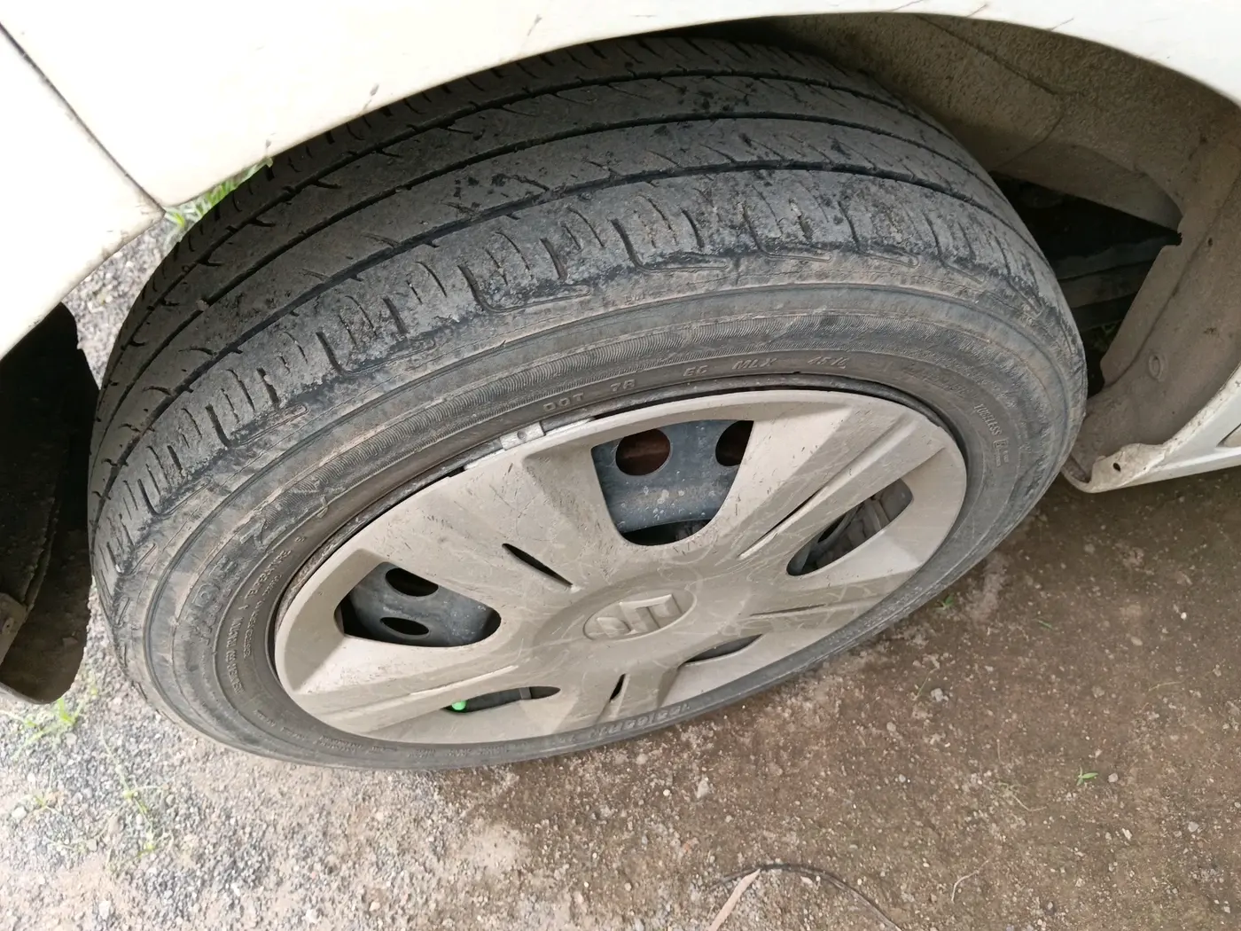 2013 Maruti Wagon R 1.0 VXI, Petrol, Manual, 1,76,766 km, tyre