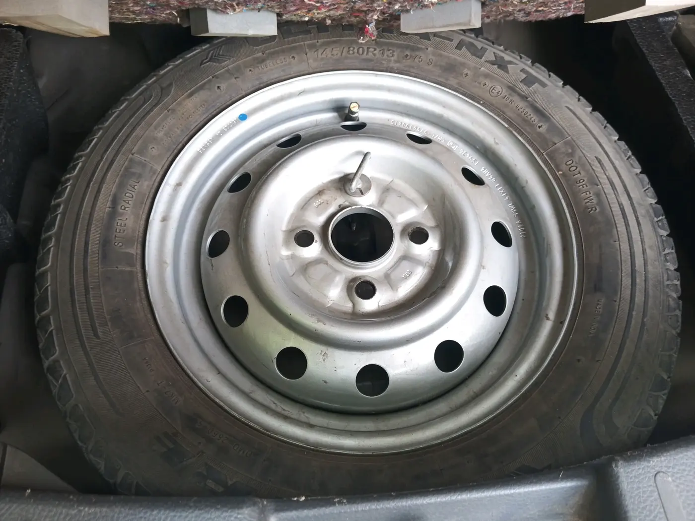 2012 Maruti Wagon R 1.0 LXI, Petrol, Manual, 47,980 km, tyre