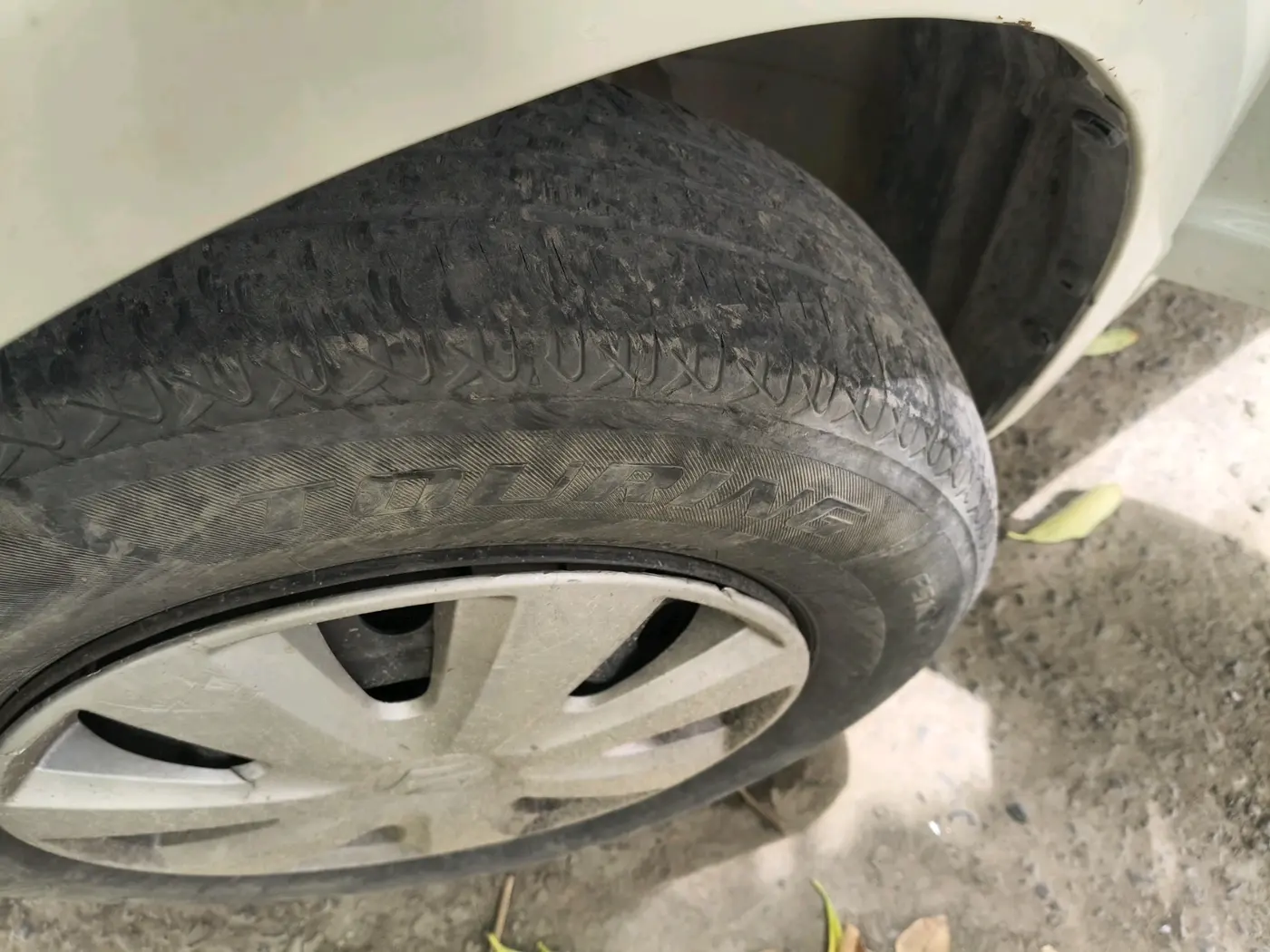 2011 Maruti Swift Dzire VDI, Diesel, Manual, 1,37,531 km, tyre