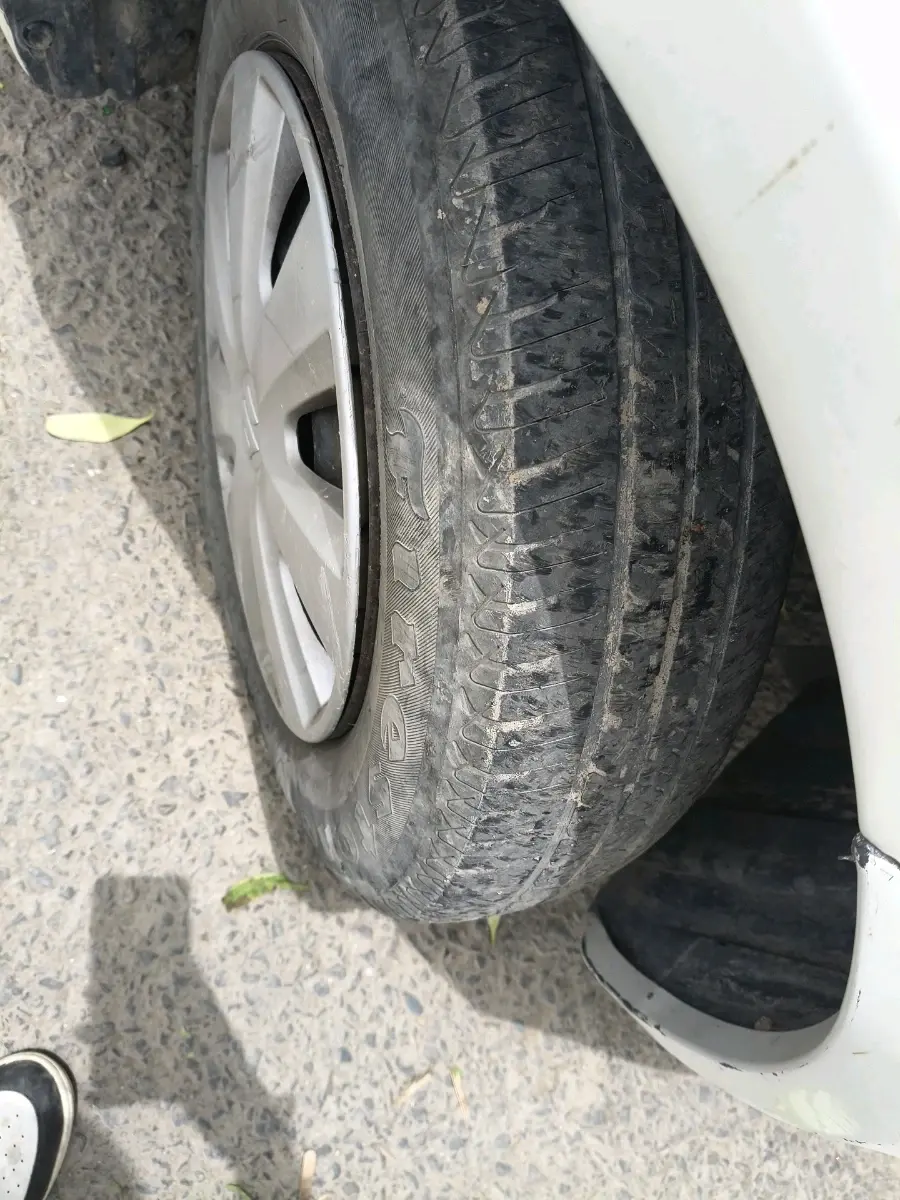 2011 Maruti Swift Dzire VDI, Diesel, Manual, 1,37,531 km, tyre