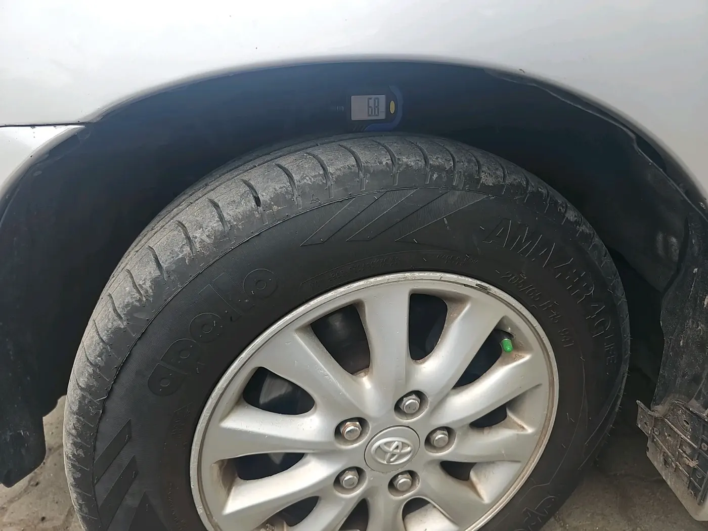 2012 Toyota Innova VX 2.5 8 STR, Diesel, Manual, 1,90,273 km, tyre