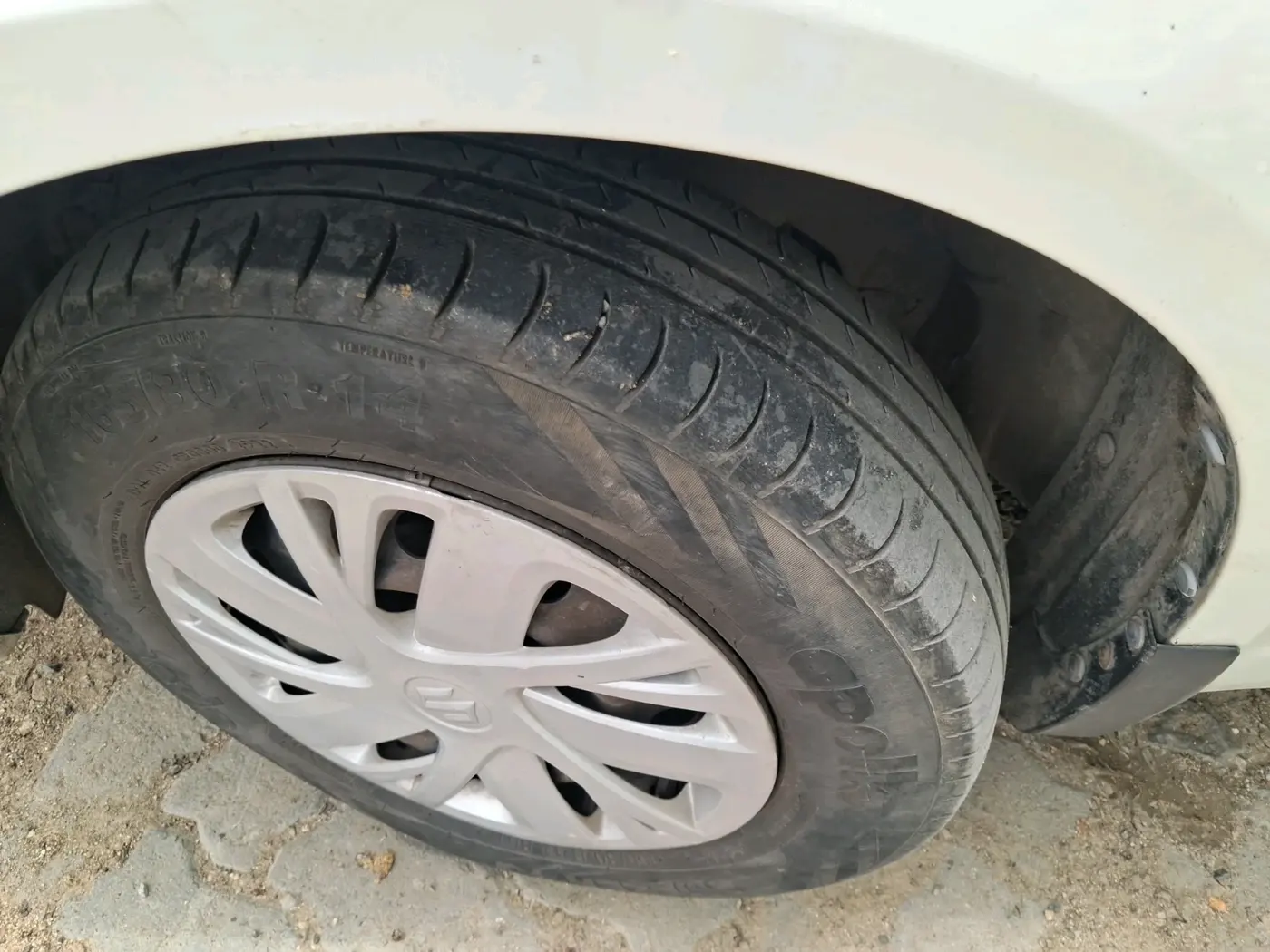 2015 Maruti Swift VDI, Diesel, Manual, 87,754 km, tyre