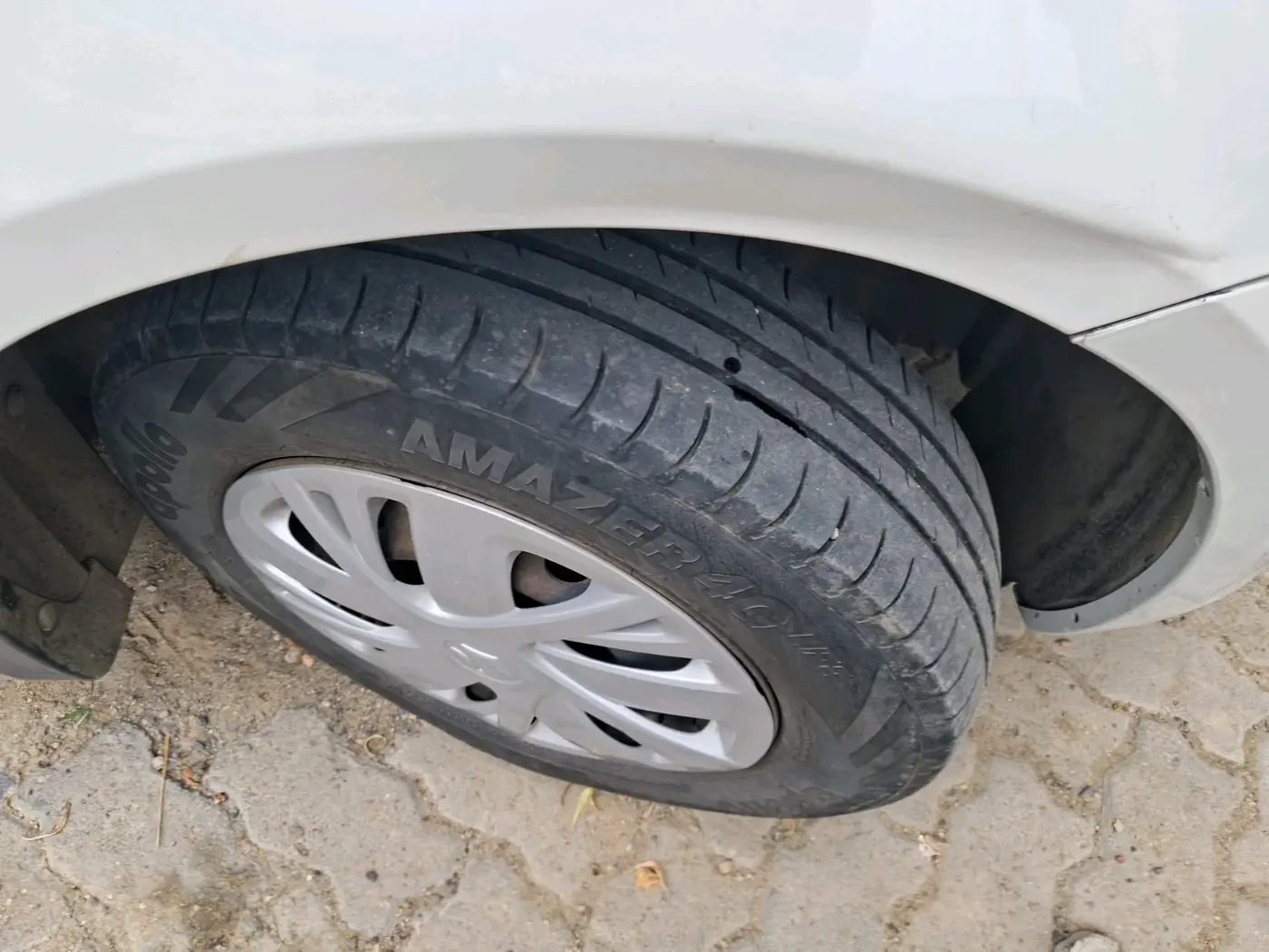 2015 Maruti Swift VDI, Diesel, Manual, 87,754 km, tyre