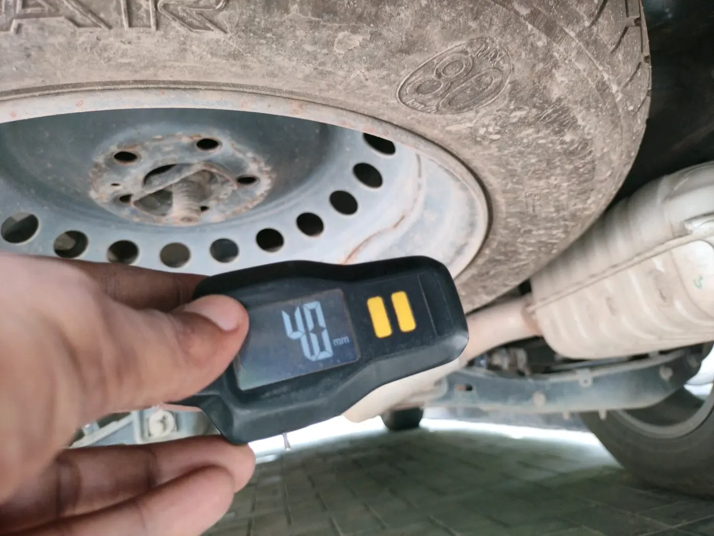 2022 Mahindra XUV700 AX 5 P AT 5 STR, Petrol, Automatic, 74,618 km, tyre