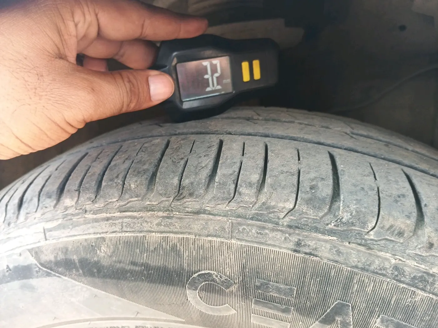 2017 Maruti Ertiga VXI CNG, CNG, Manual, 1,16,189 km, tyre